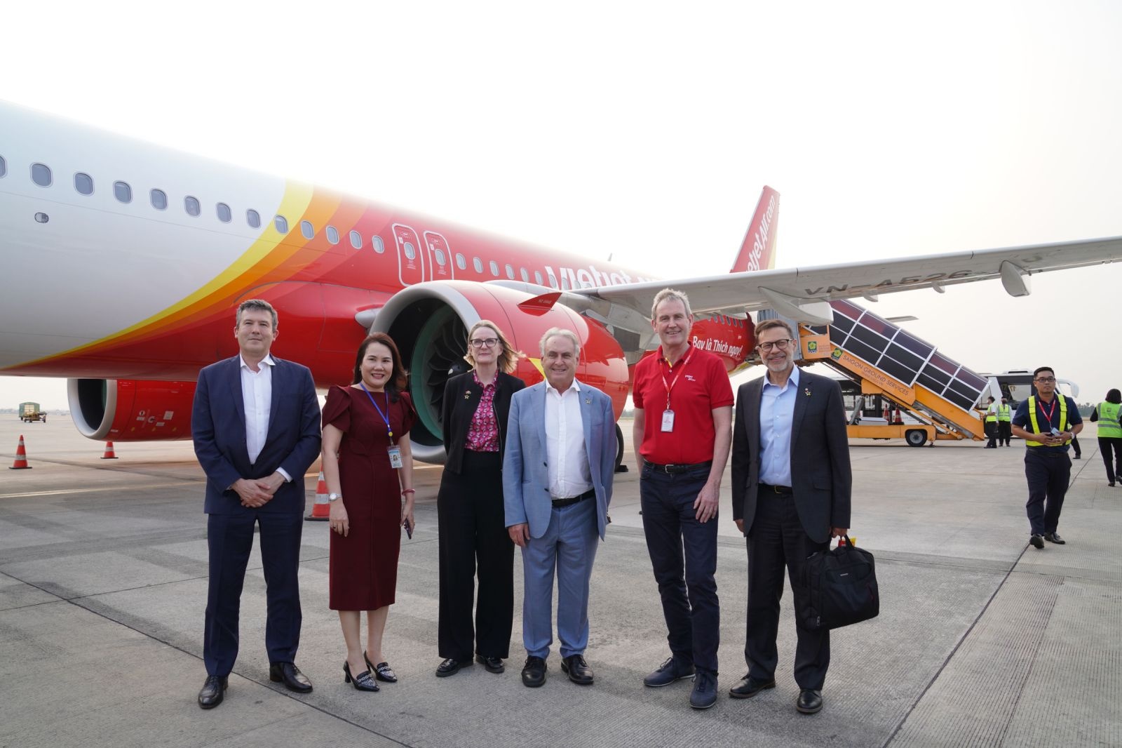 Vietjet,  Andrew Goledzinowski anh 1