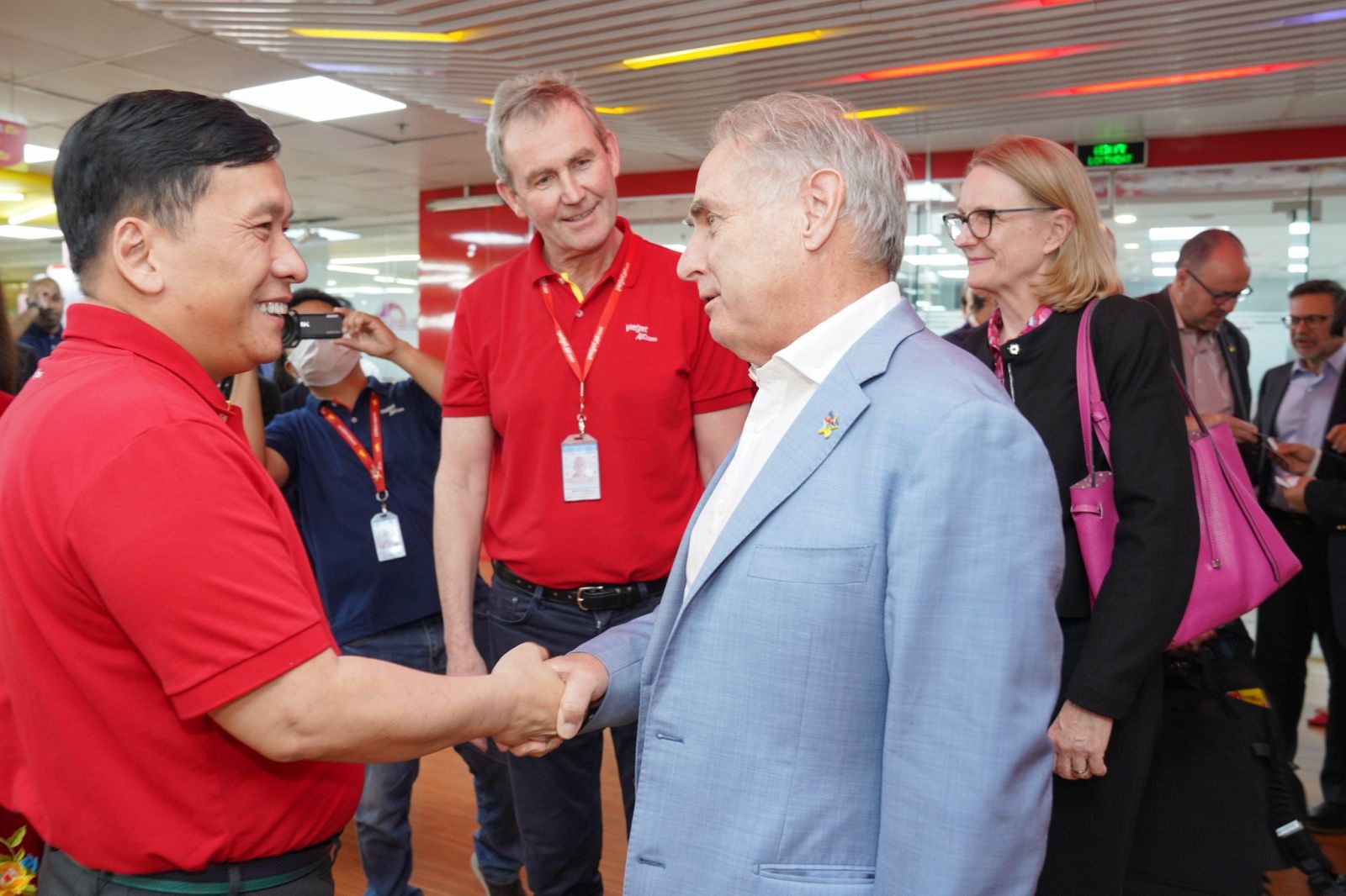 Vietjet,  Andrew Goledzinowski anh 4