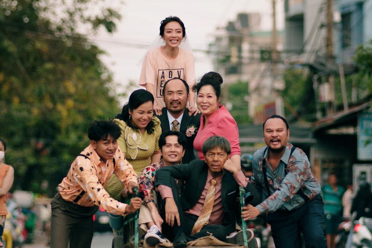 Khoc cuoi voi chat tinh binh di trong 'Con Nhot mot chong' hinh anh