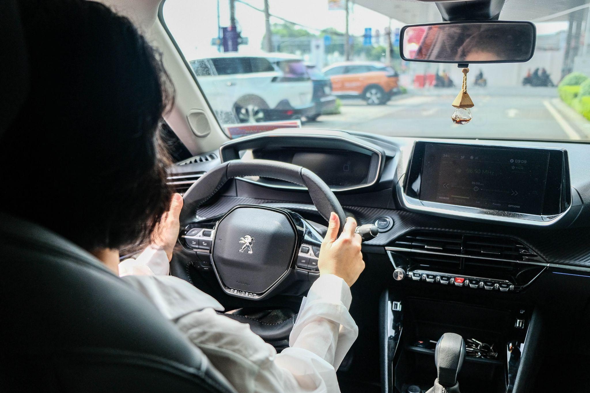 Peugeot 2008,  SUV gam cao anh 8