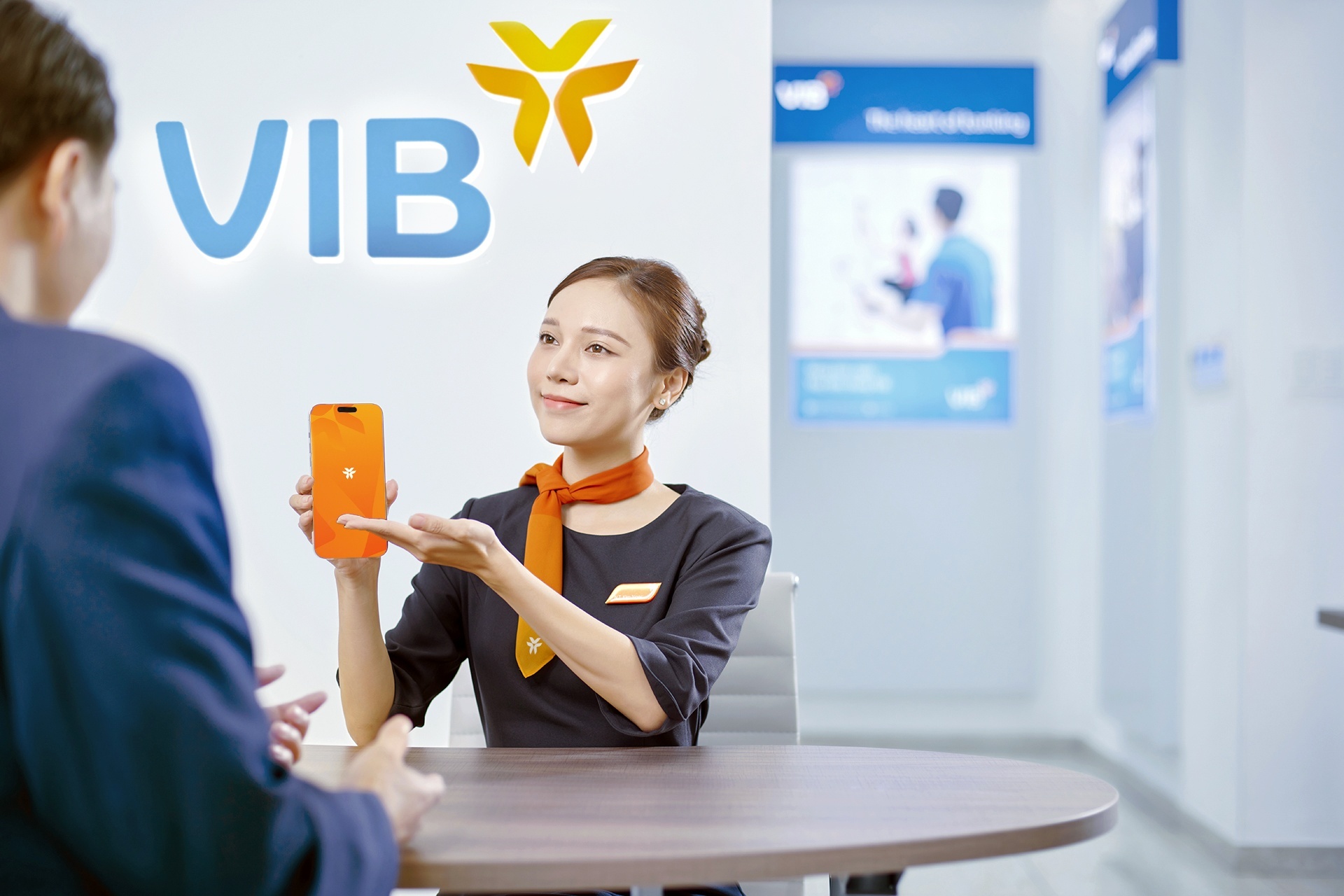 Ngan hang Quoc te,  VIB anh 3