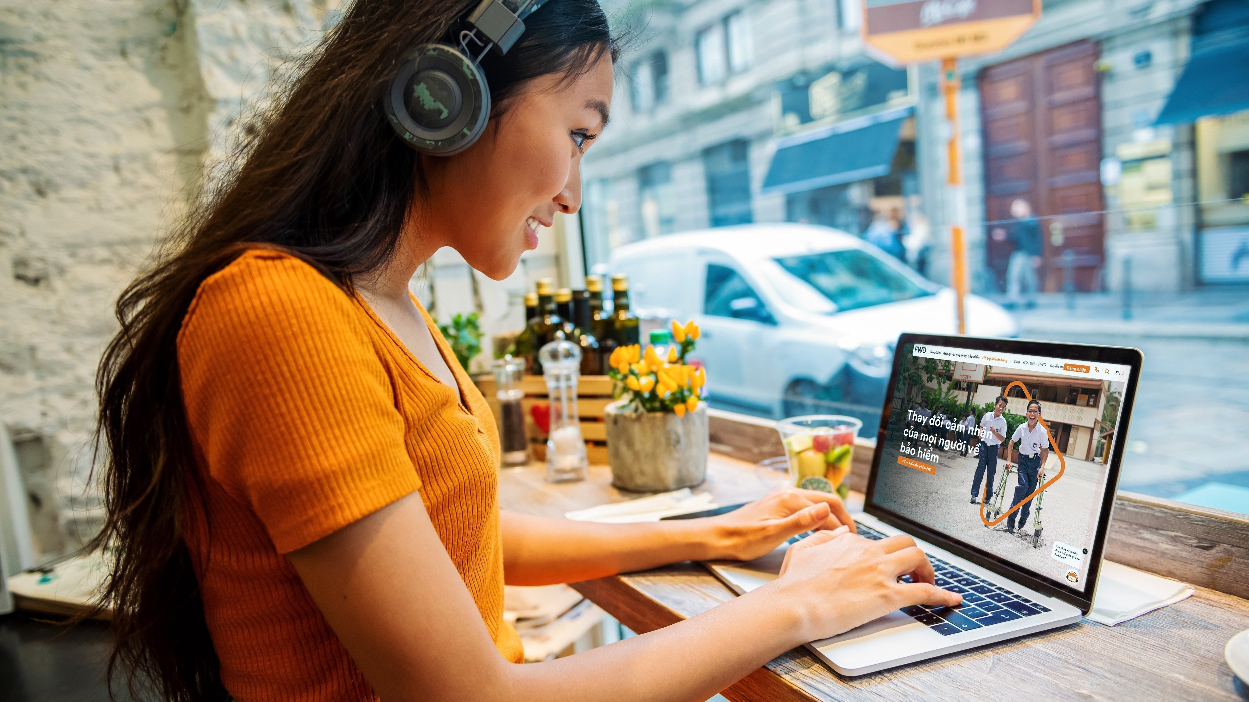 FWD dong hanh cung khach hang khoi phuc hop dong bao hiem hinh anh