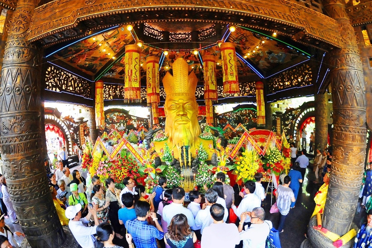 Suoi Tien uu dai lon va ra mat cong trinh moi mung dai le hinh anh