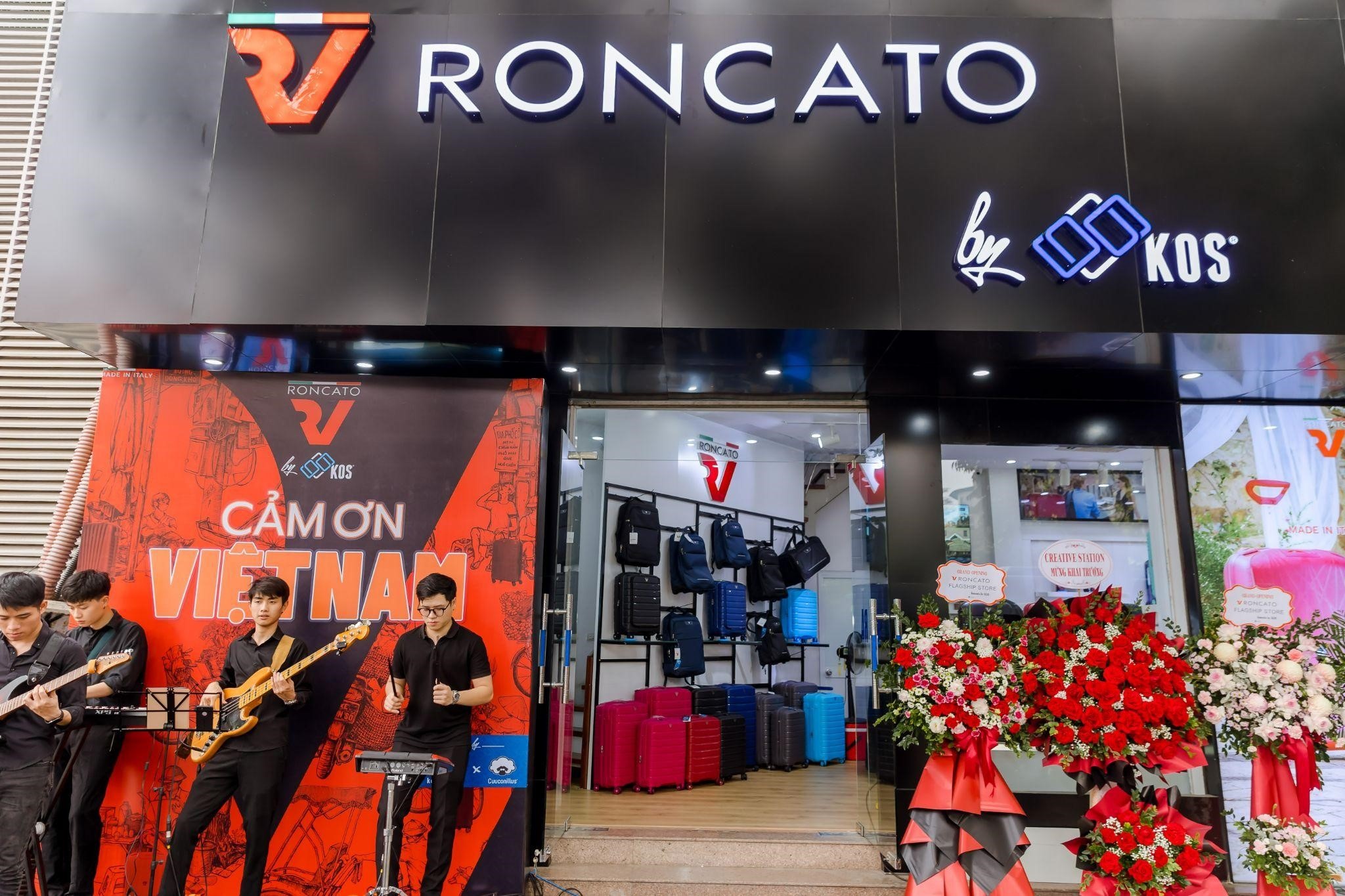 KOS khai truong flagship store Roncato dau tien o Viet Nam hinh anh