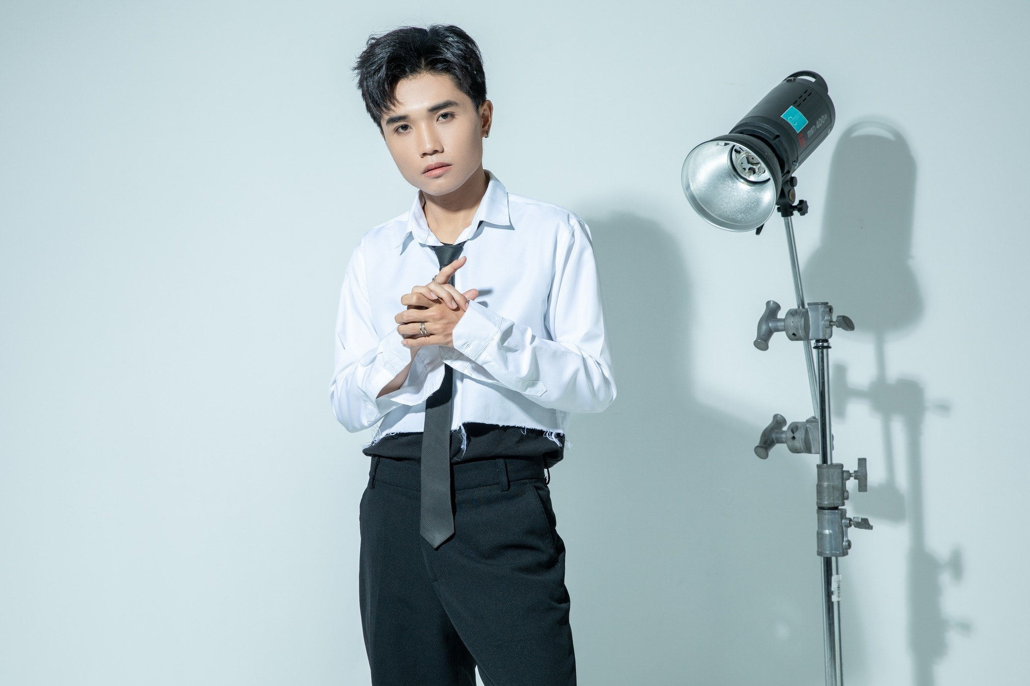 Nhac am huong mien Tay 'phu song' tro lai duong dua Vpop? hinh anh