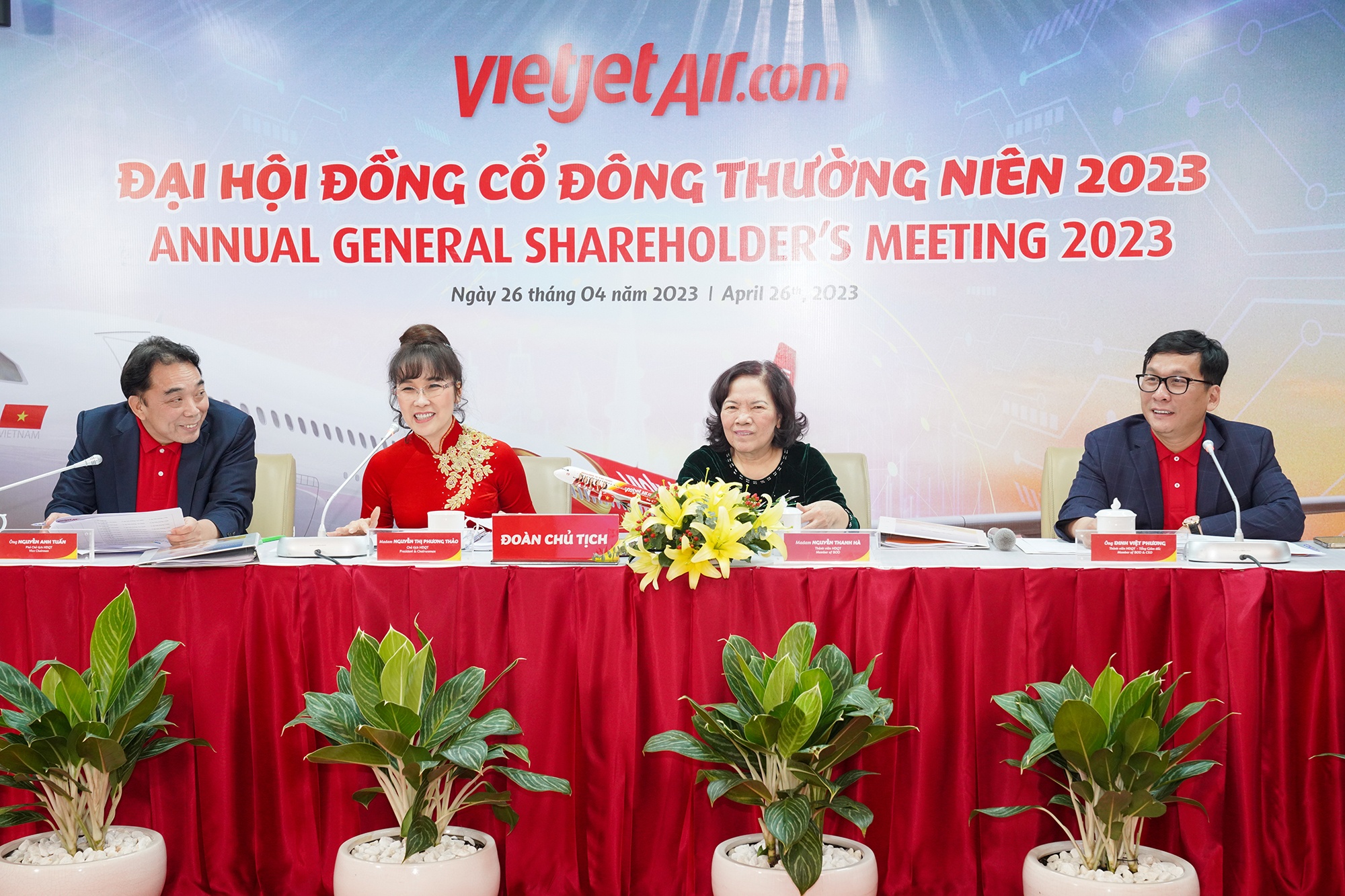 Nhieu chu de ‘nong’ duoc thao luan tai dai hoi co dong Vietjet hinh anh
