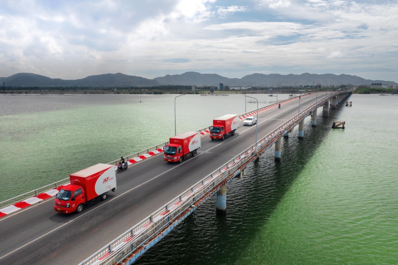 J&T Express dong hanh festival nghe truyen thong Hue 2023 hinh anh