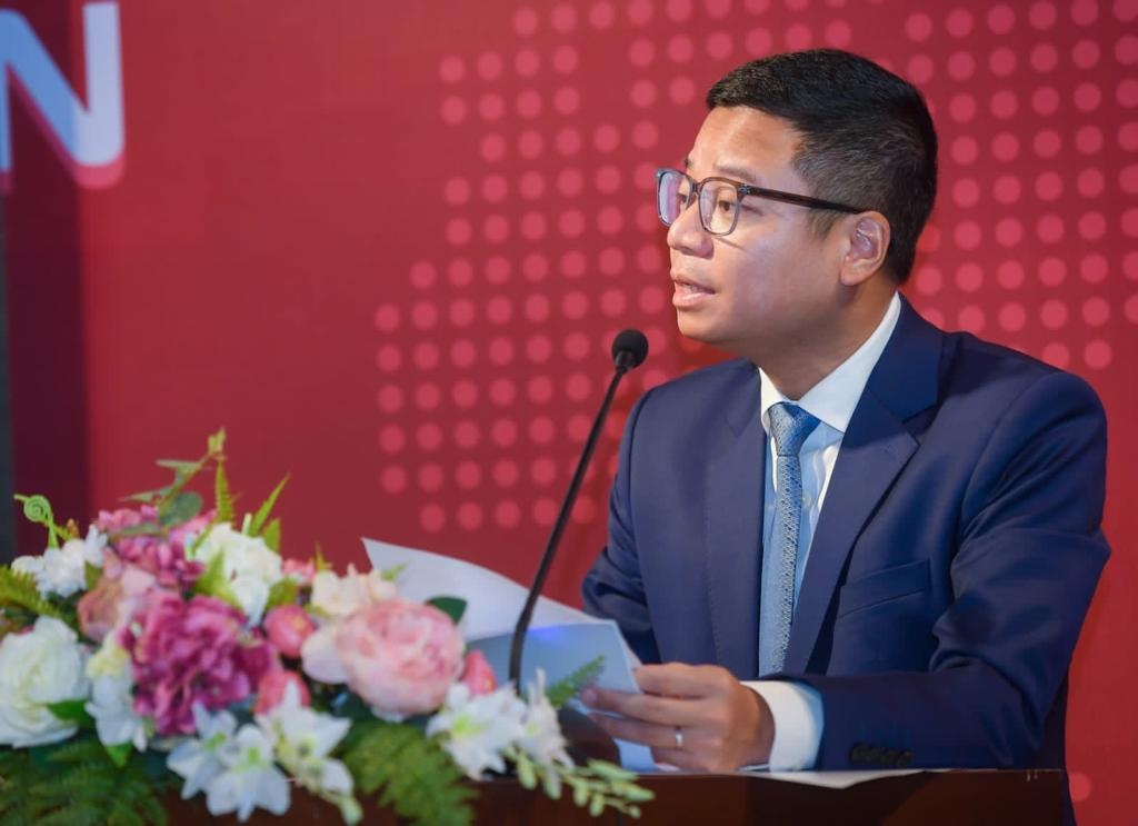 Bien loi nhuan gop gan 50% va goc nhin cua CEO Viettel Global hinh anh