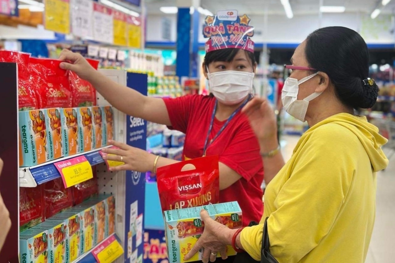 Co.opmart giam gia manh hon 3.400 san pham mung dai le hinh anh