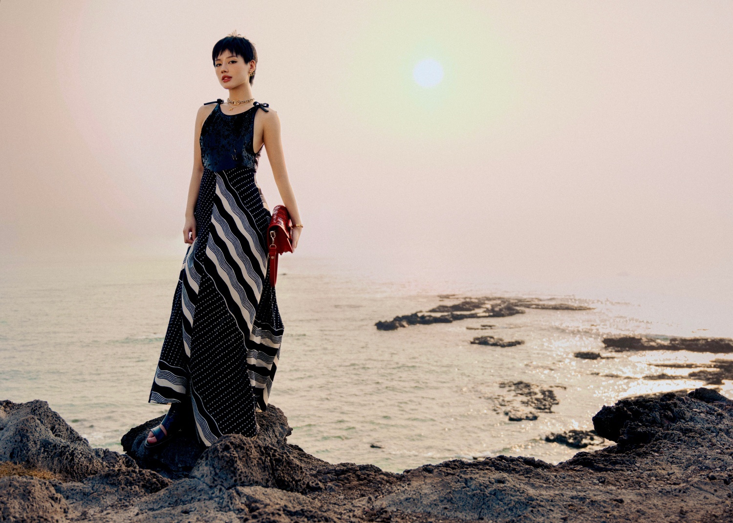 Khuay dong mua du lich voi BST Louis Vuitton Nautical 2023 hinh anh