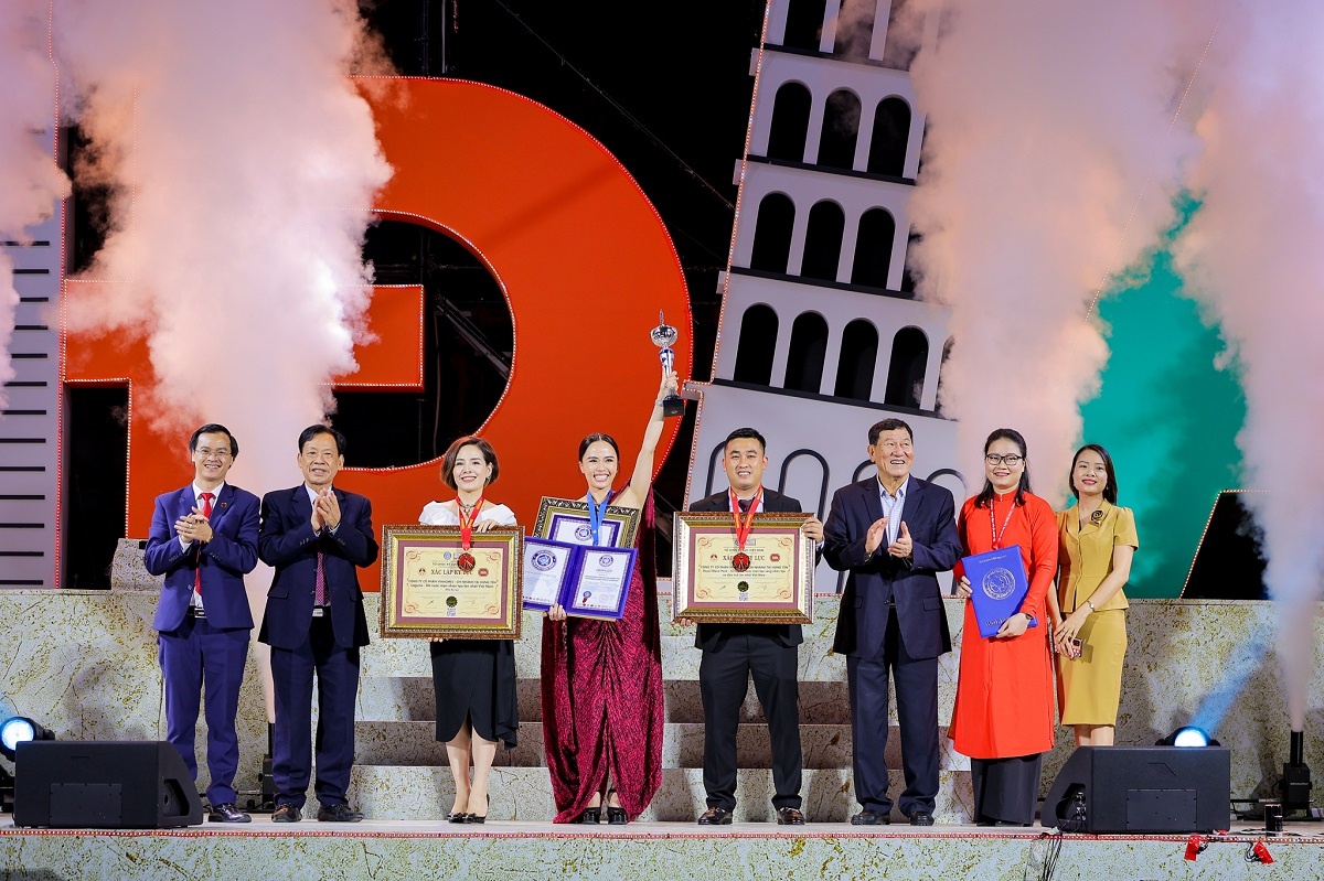 To hop bien tao song nhan tao Royal Wave Park lap 3 ky luc the gioi hinh anh