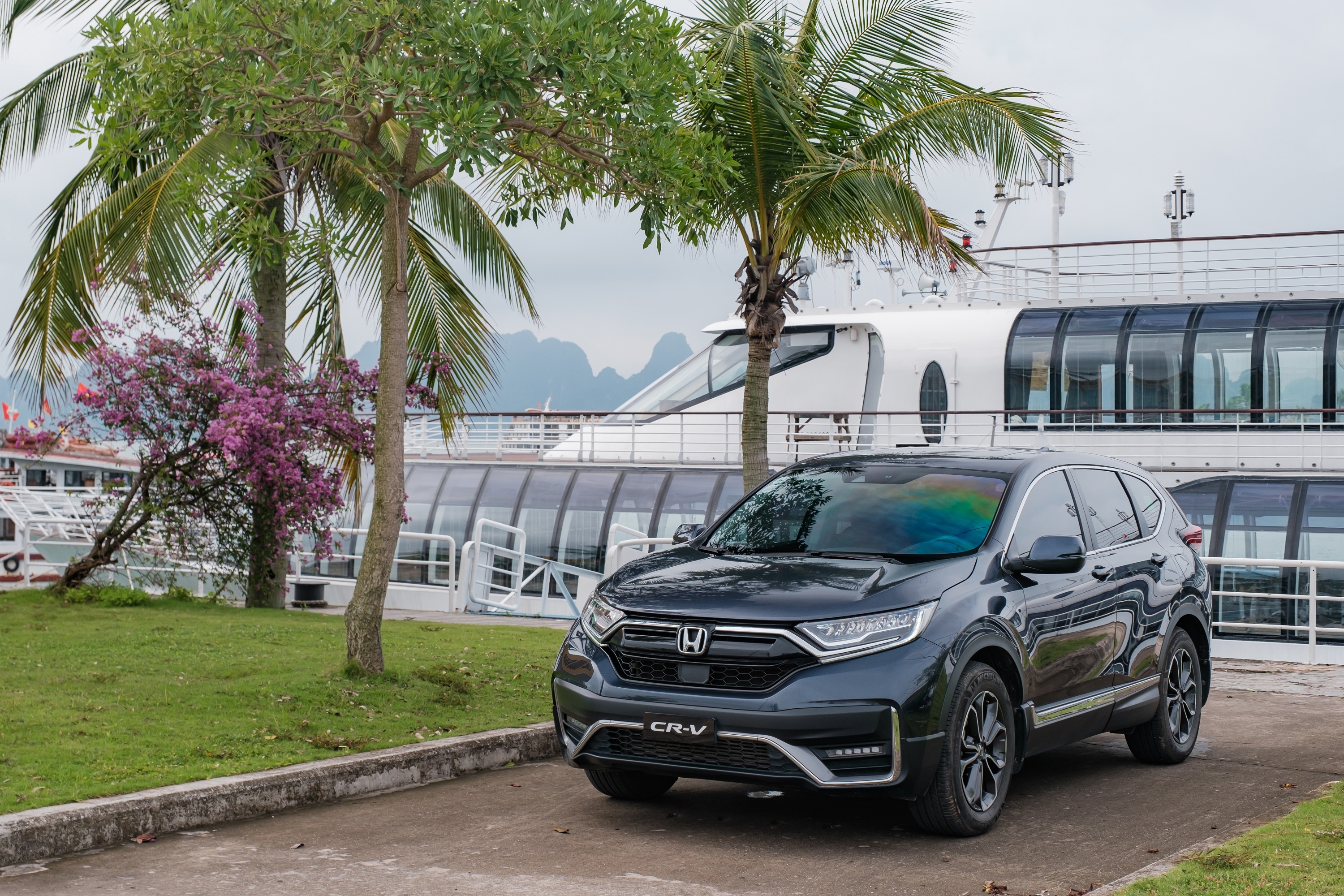 Mua Honda CR-V, nhan 100% thue truoc ba va mot nam bao hiem than vo hinh anh