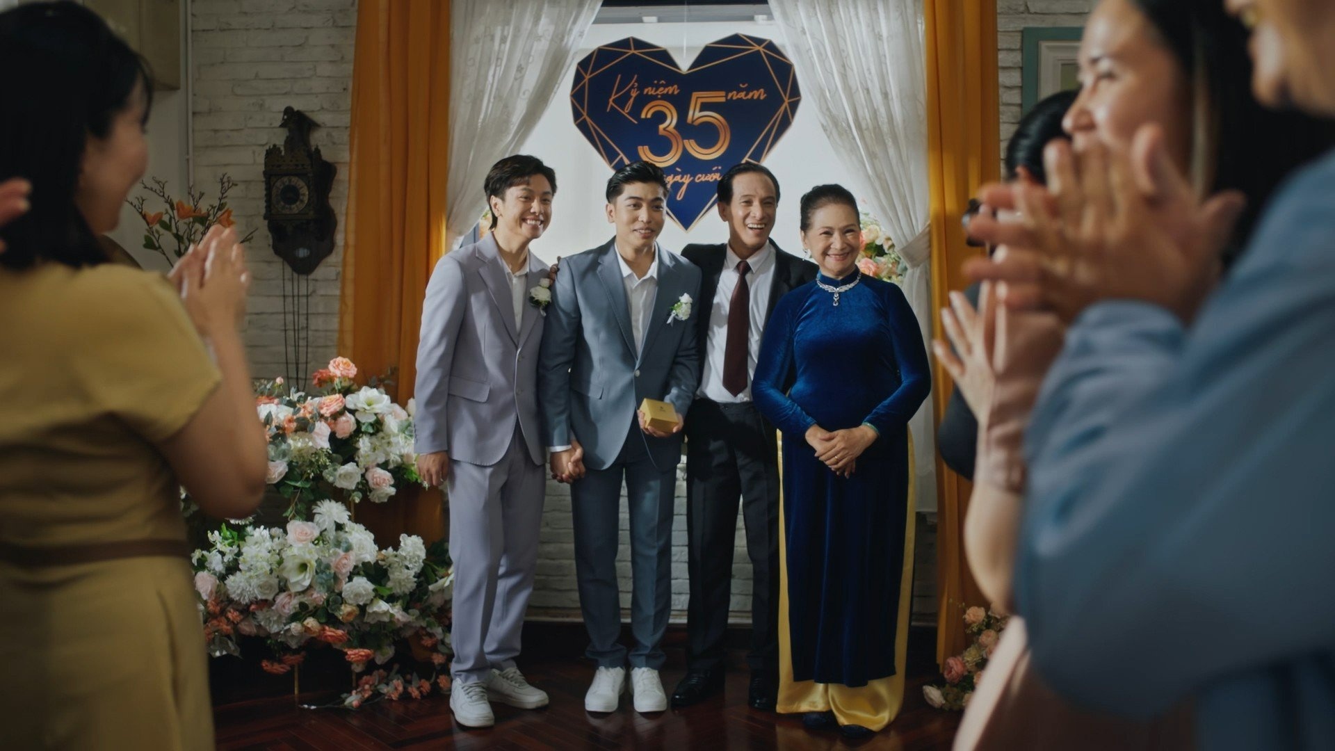 Hien Thuc, Diep Chi xuc dong voi ve dep doi thuong trong phim cua PNJ hinh anh