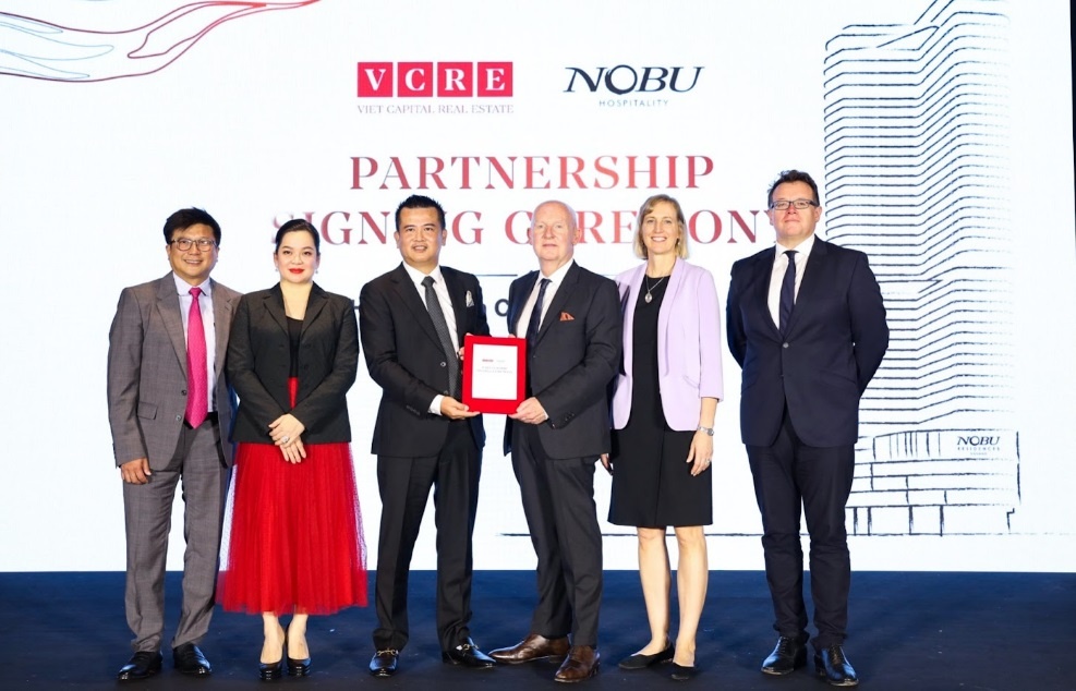 VCRE ky hop tac voi bieu tuong phong cach song sang Nobu Hospitality hinh anh