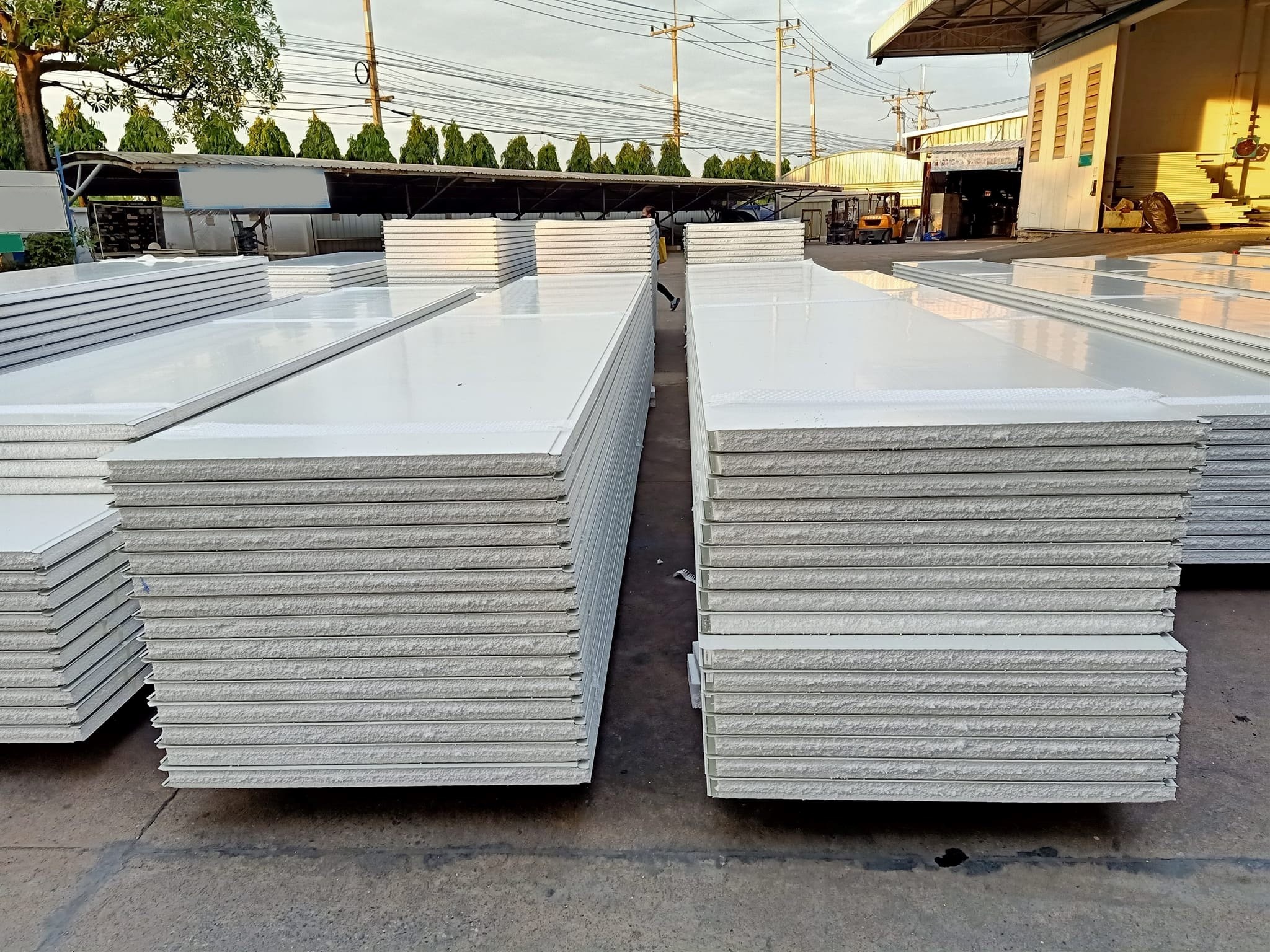 Rut ngan thoi gian thi cong nho ung dung tam panel cach nhiet hinh anh