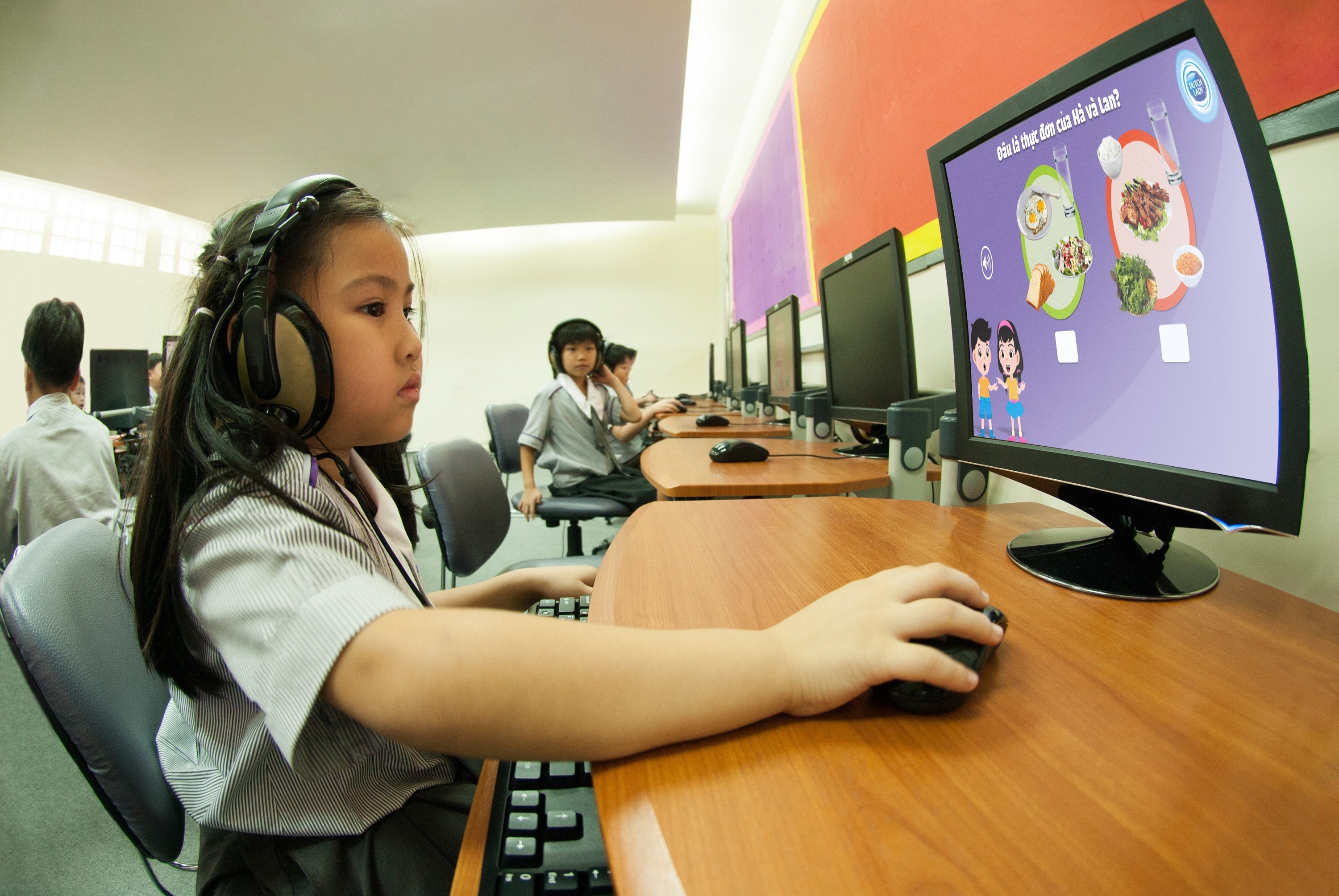 FrieslandCampina Viet Nam,  Co Gai Ha Lan anh 4