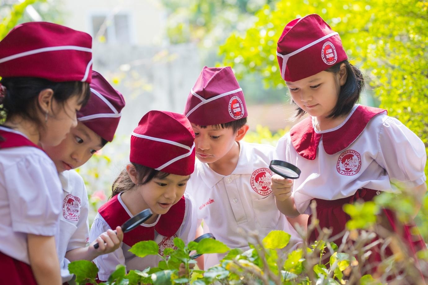 Kham pha va phat trien nang khieu tai khoa he quoc te Summer Camp 2023 hinh anh