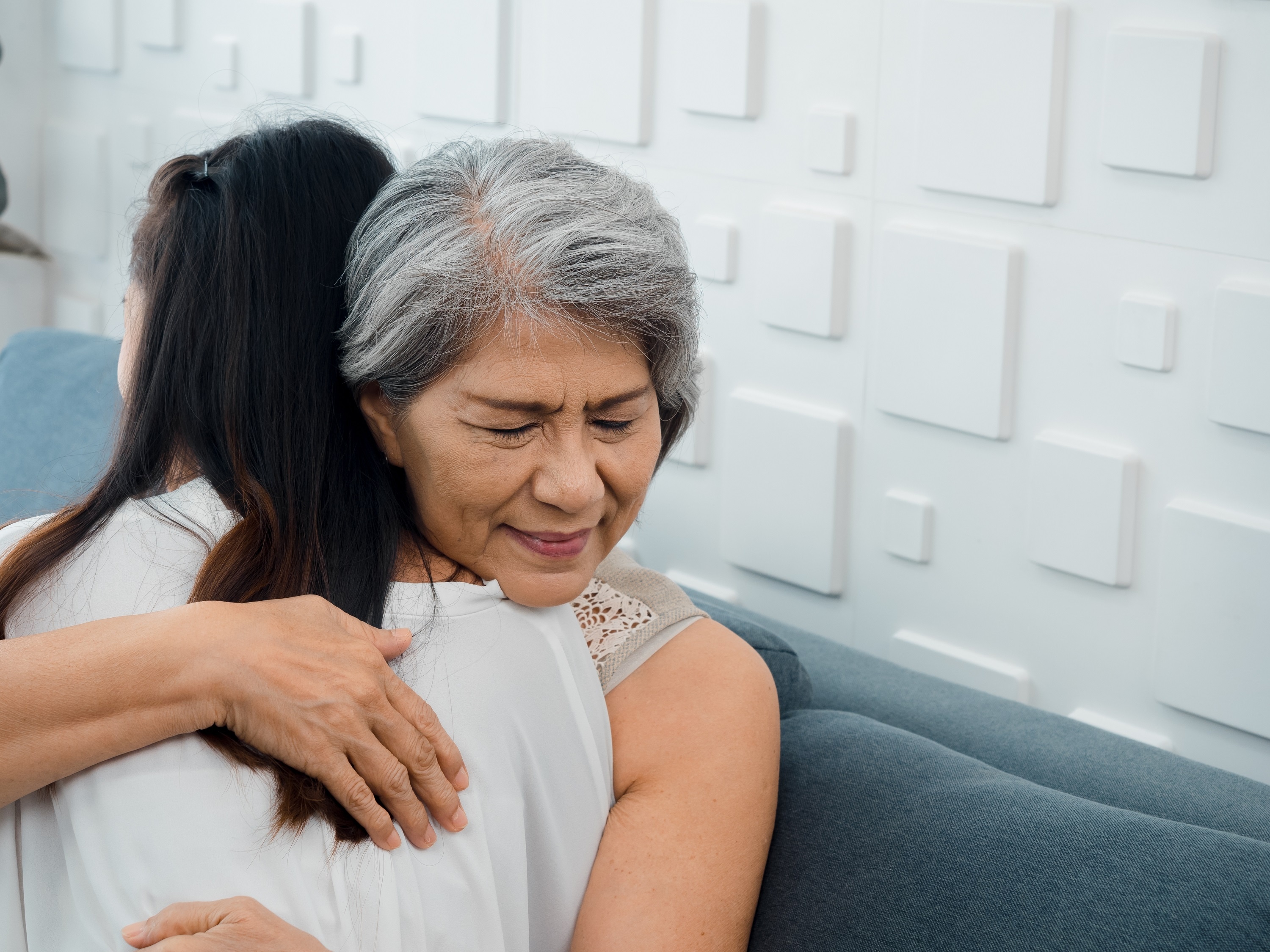 'Cai cham' - chat xuc tac de nguoi than them gan, them thuong hinh anh