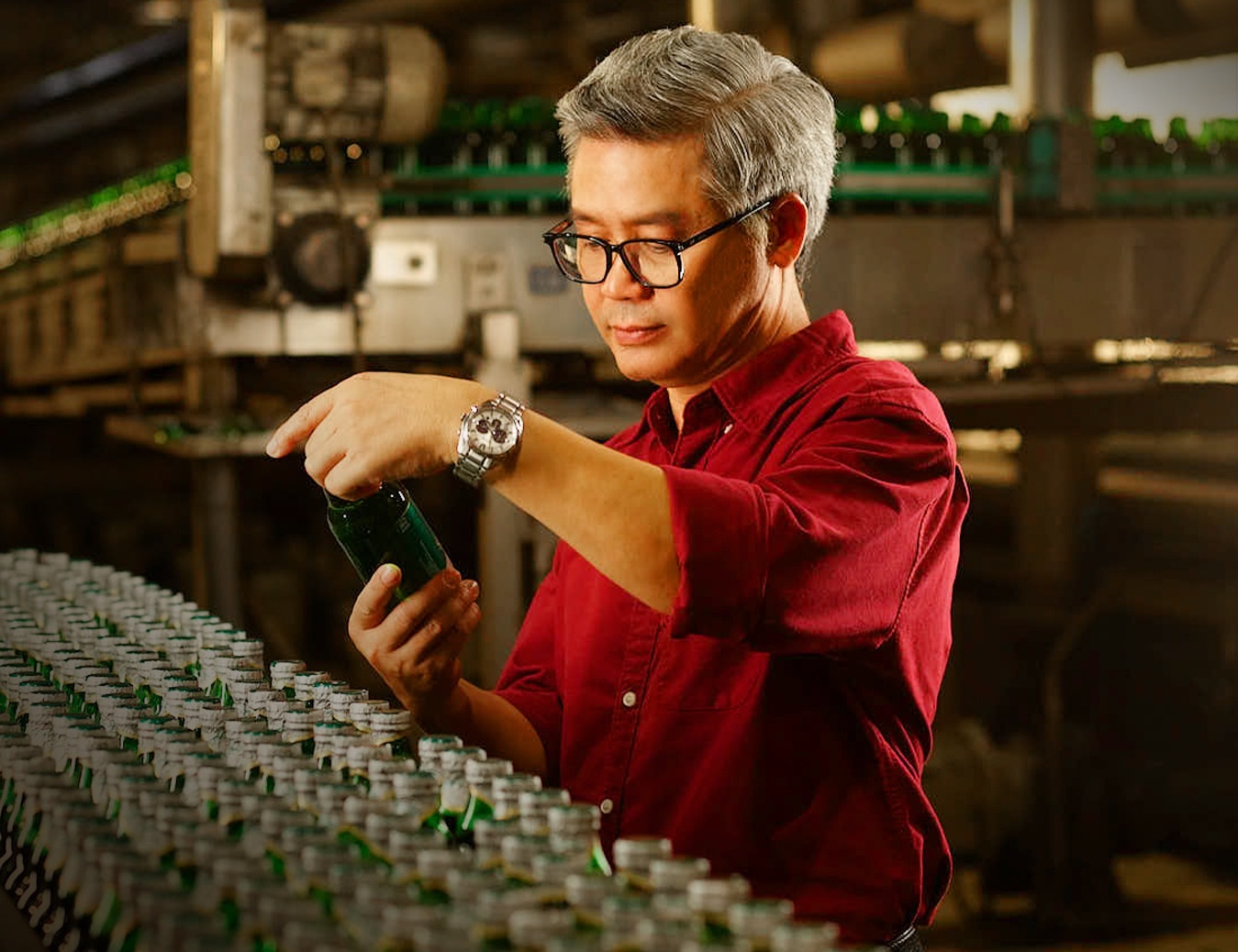 Nghe nhan u bia - nguoi dung sau nhung huong vi tru danh hinh anh