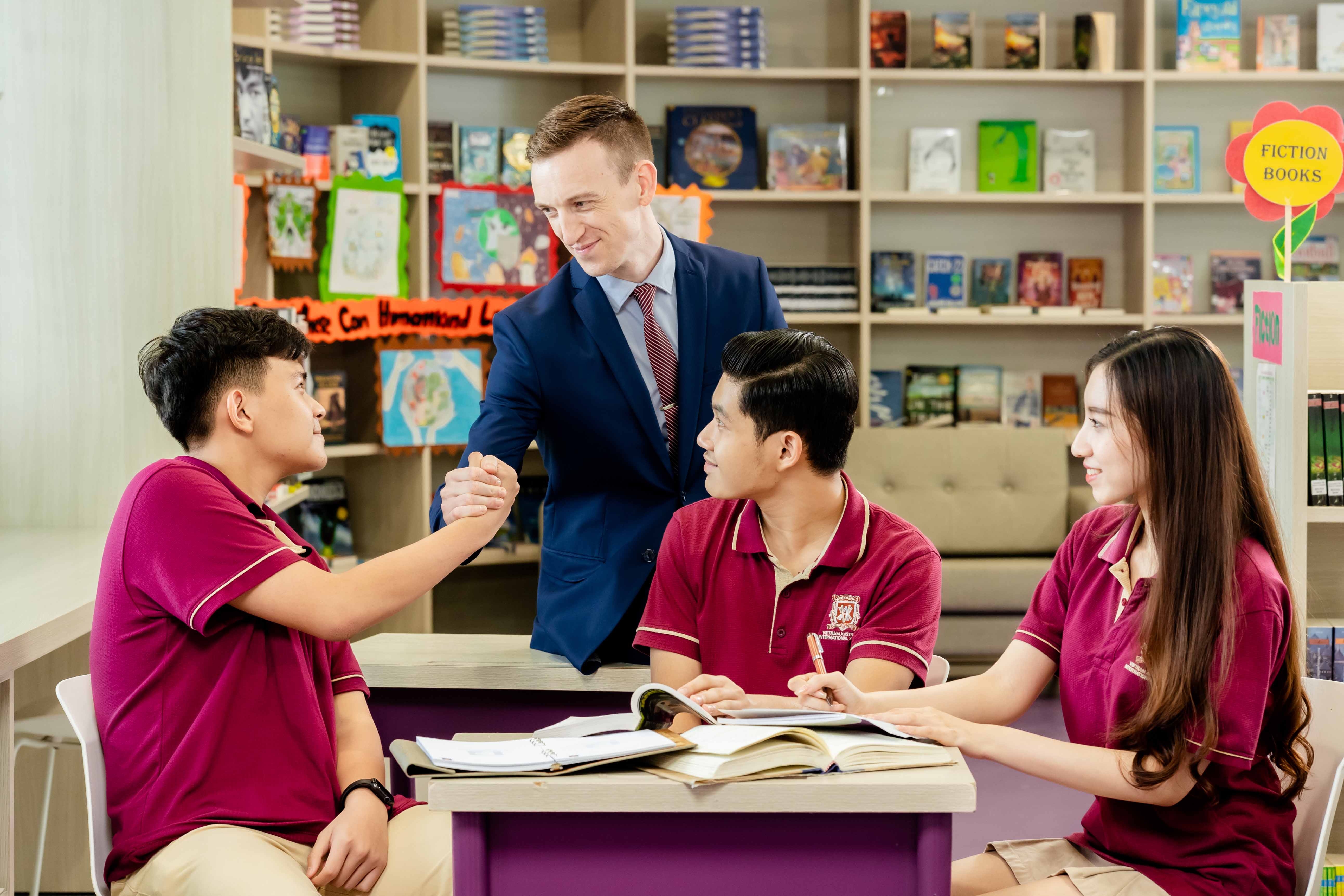 Chon chuong trinh giao duc phu hop de con vung buoc vao dai hoc hinh anh