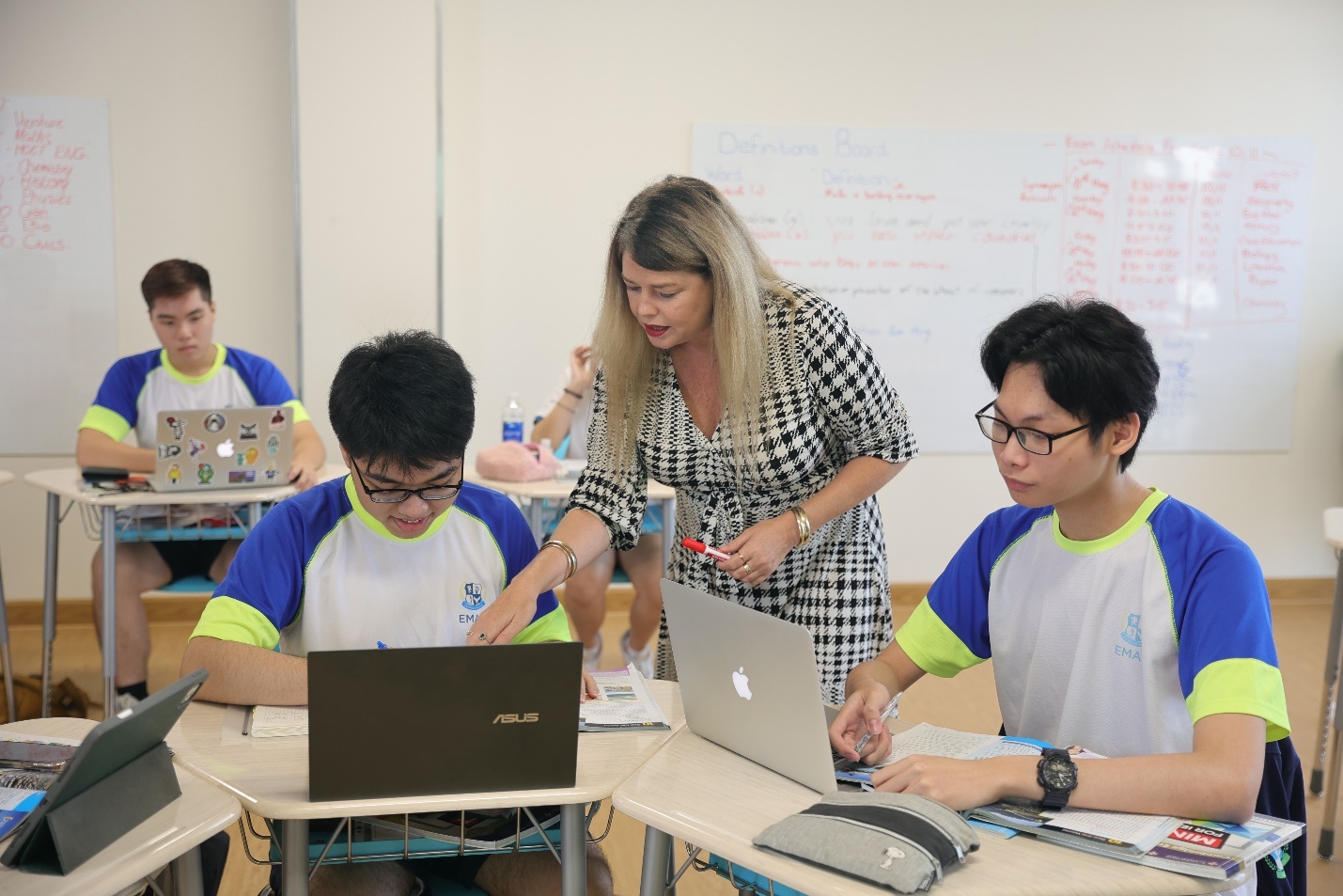 EMASI,  truong song ngu anh 1