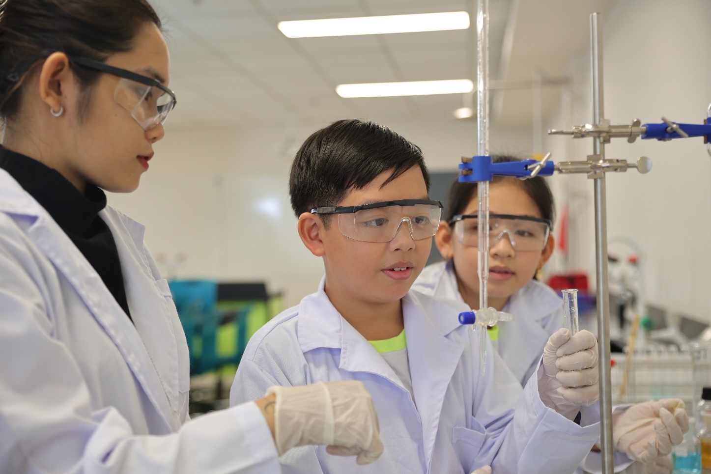 EMASI,  truong song ngu anh 4