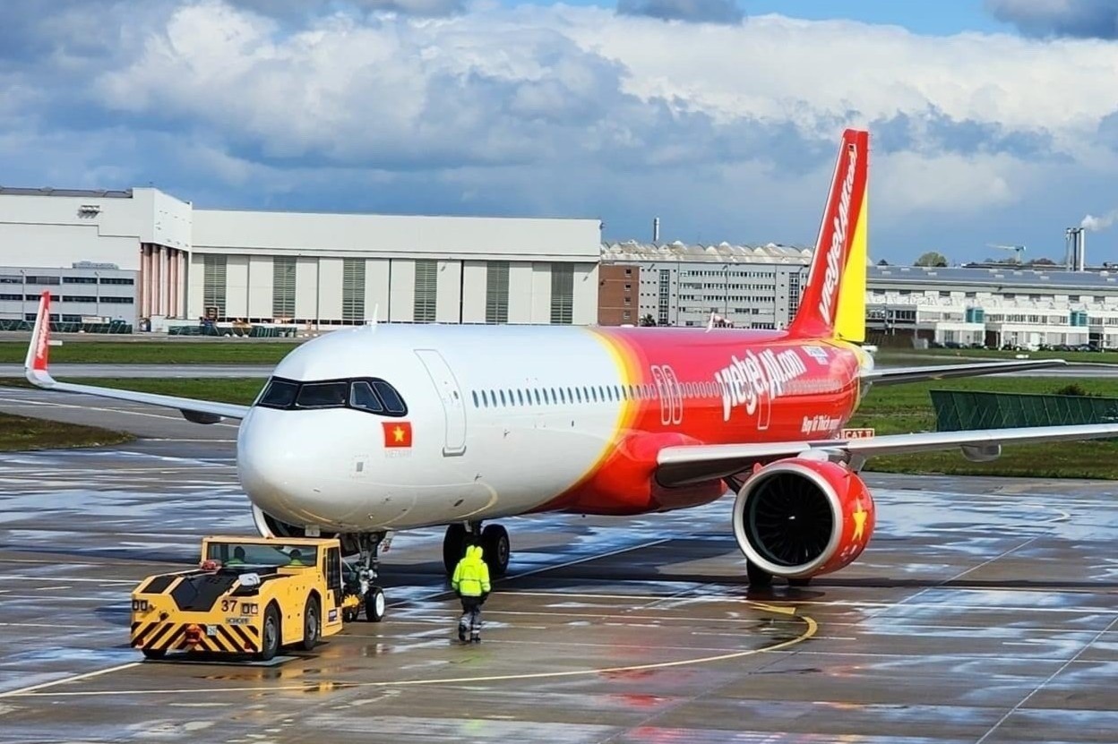 Vietjet don 3 tau bay moi A321 neo ACF tu Airbus trong mot tuan hinh anh