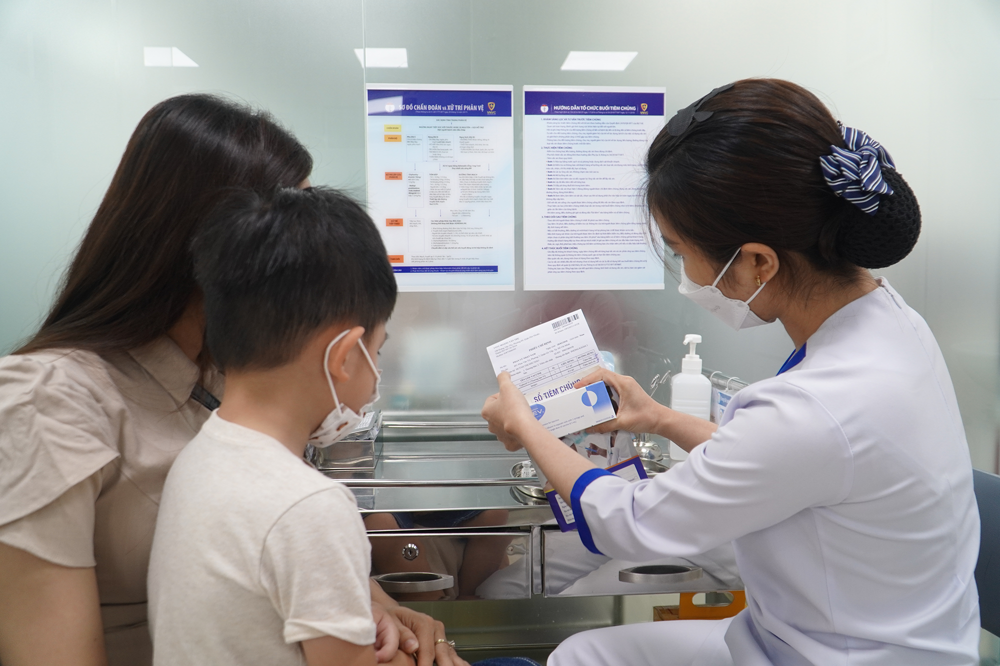 Kham pha quy trinh bao quan vaccine an toan, quy mo hang dau Viet Nam hinh anh