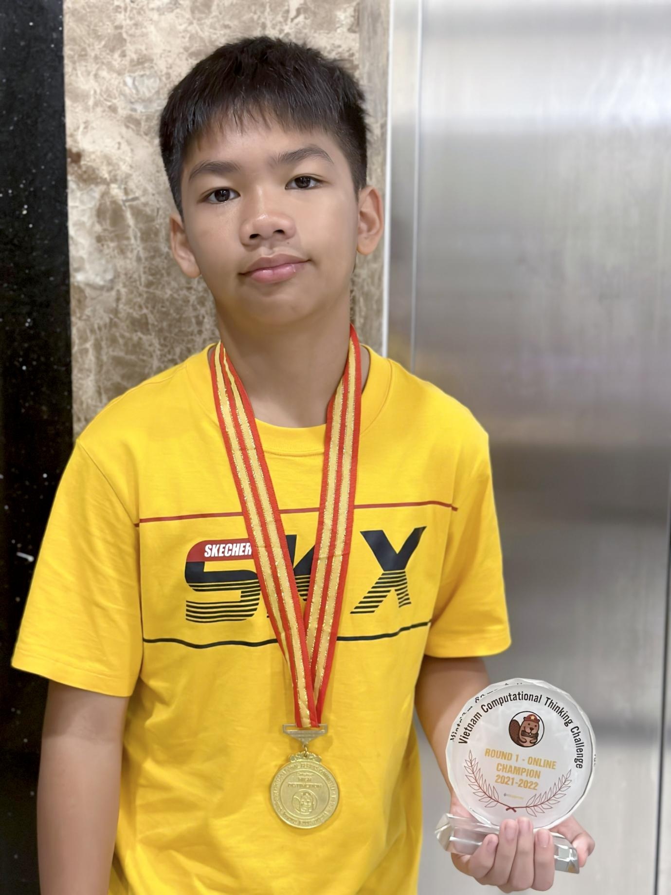 Quoc te A Chau,  Asian School anh 2