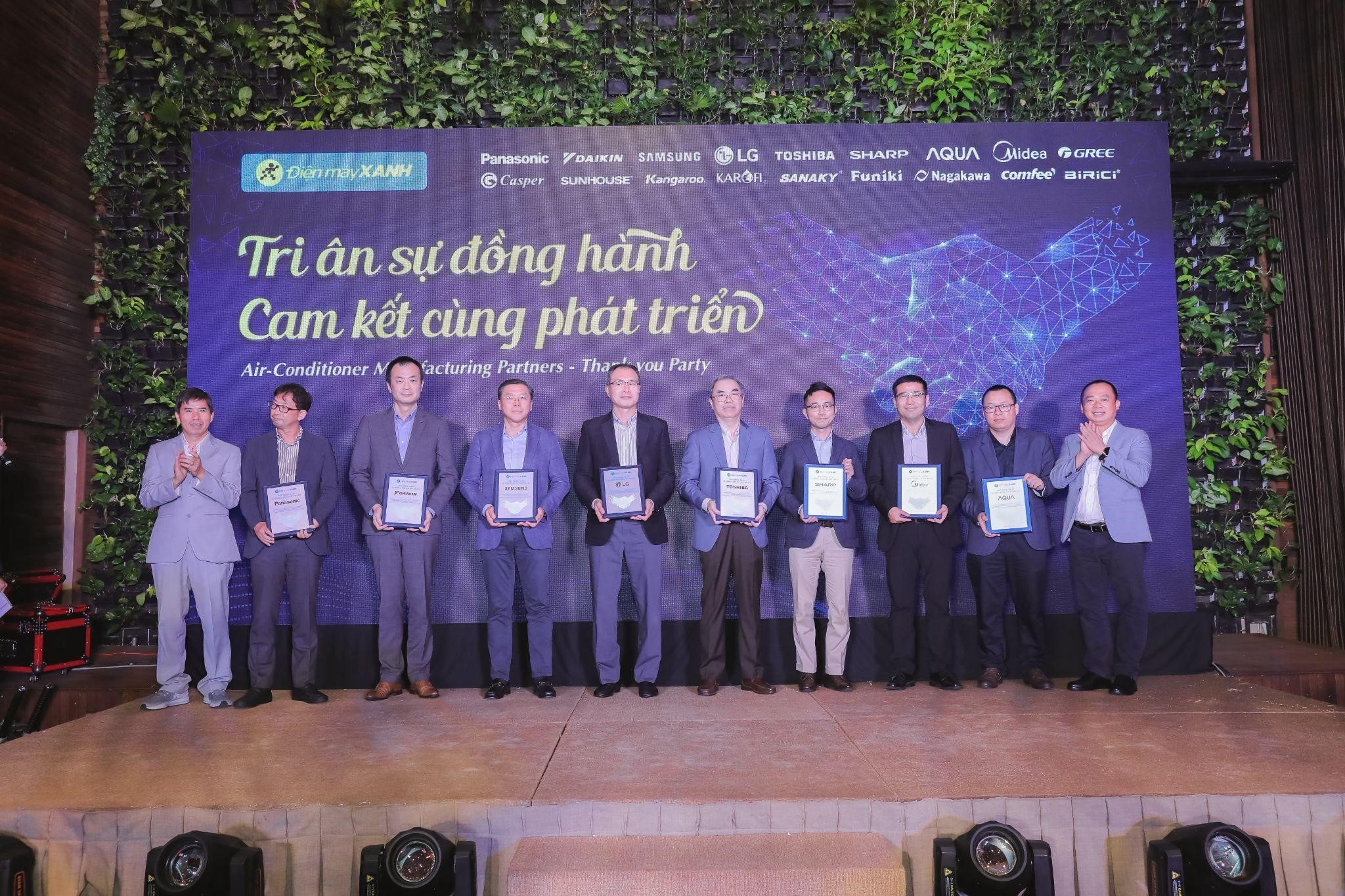 Dien may Xanh,  The Gioi Di Dong anh 1