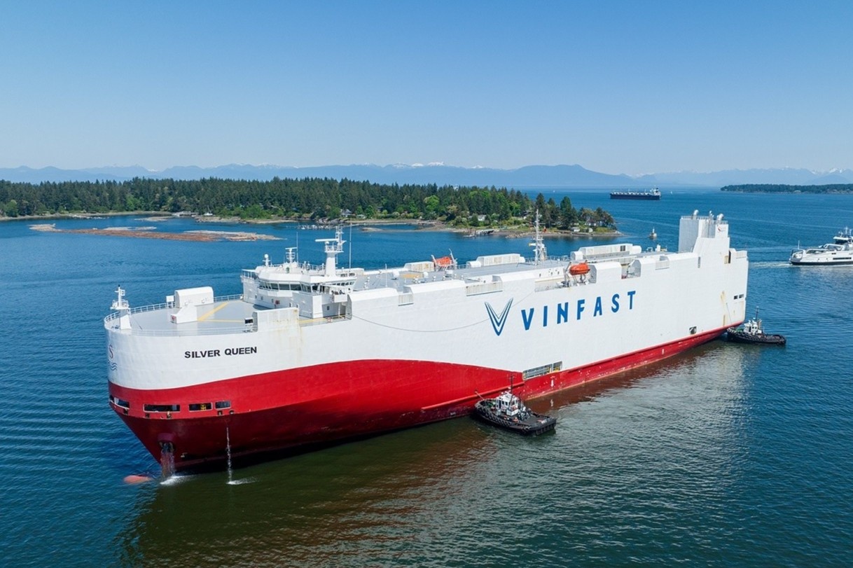 Lo xe VinFast VF 8 dau tien cap cang Canada hinh anh