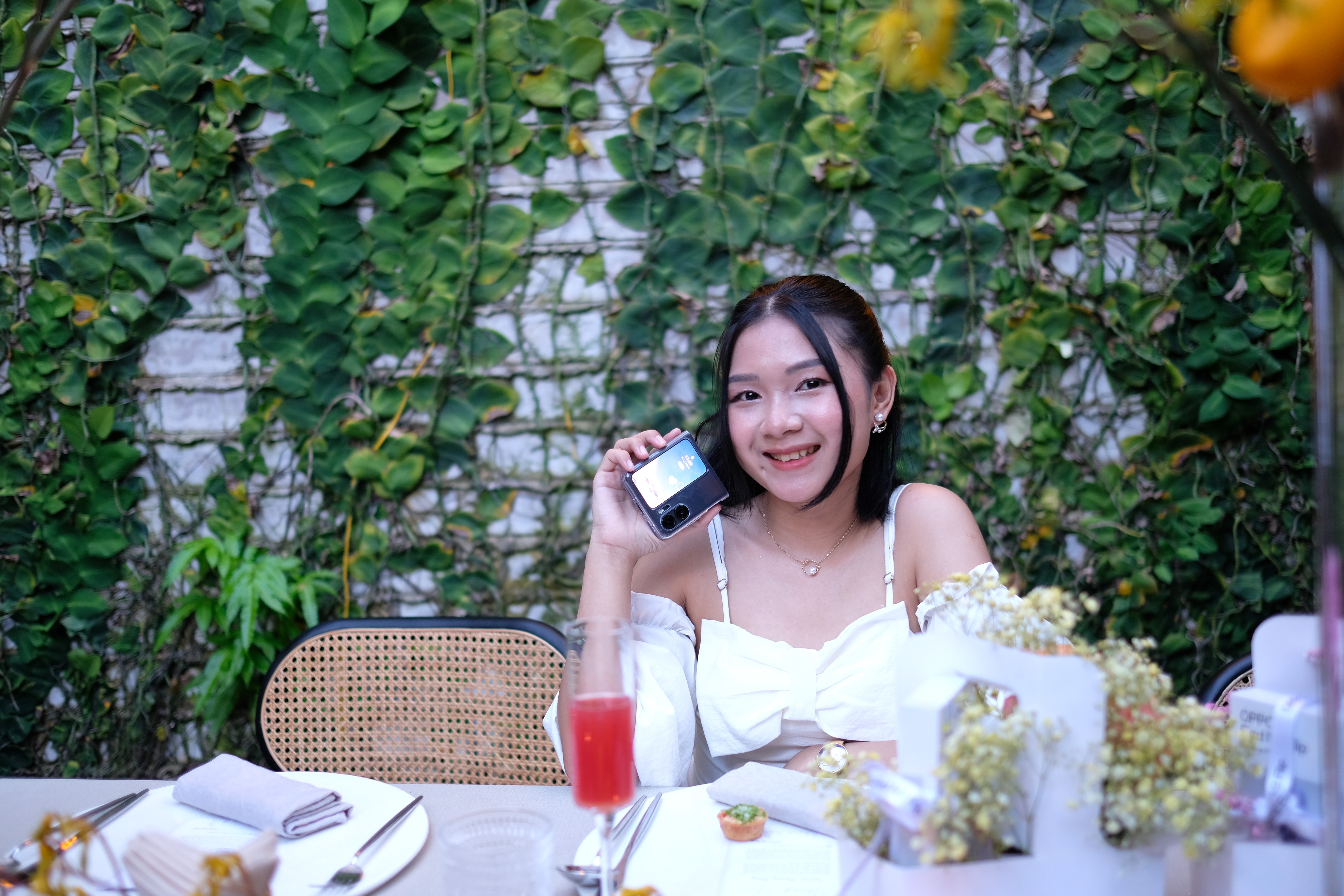 Oppo,  Find N2 Flip anh 9