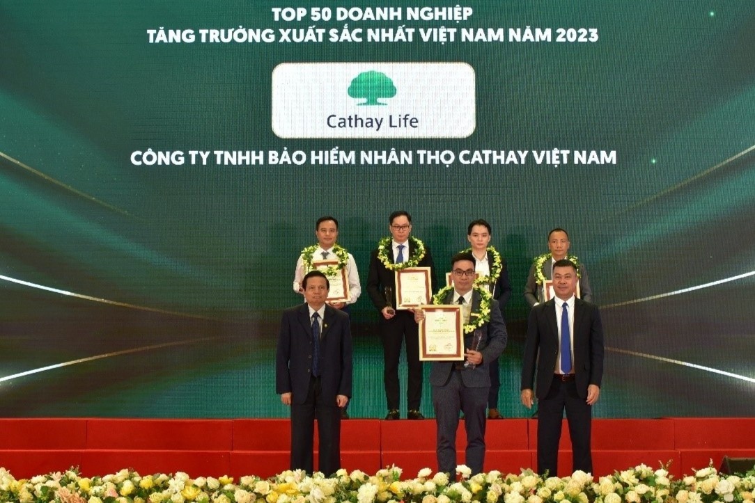 Cathay Life thuoc top 500 doanh nghiep tang truong nhanh nhat Viet Nam hinh anh