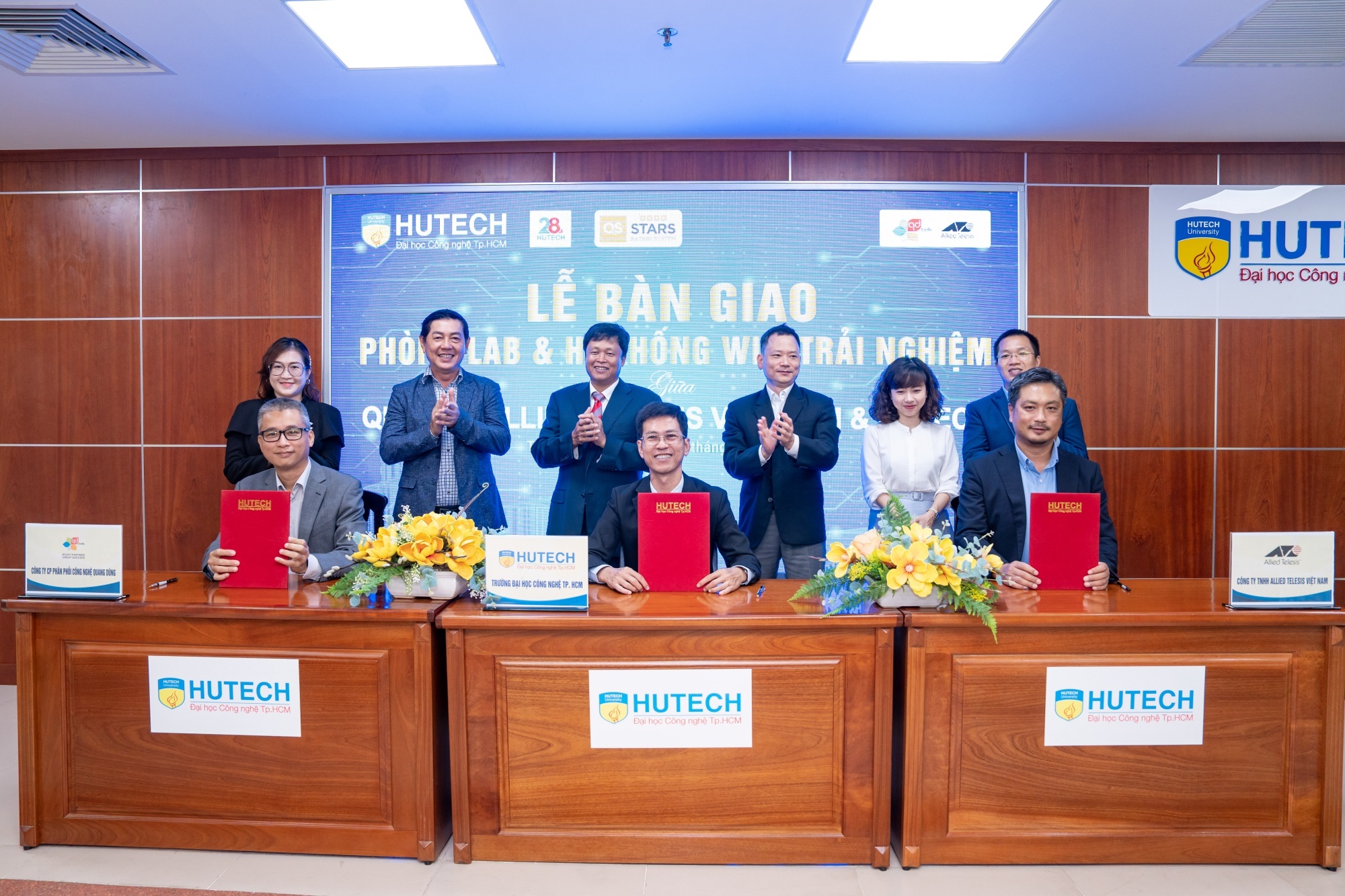 Hutech anh 1