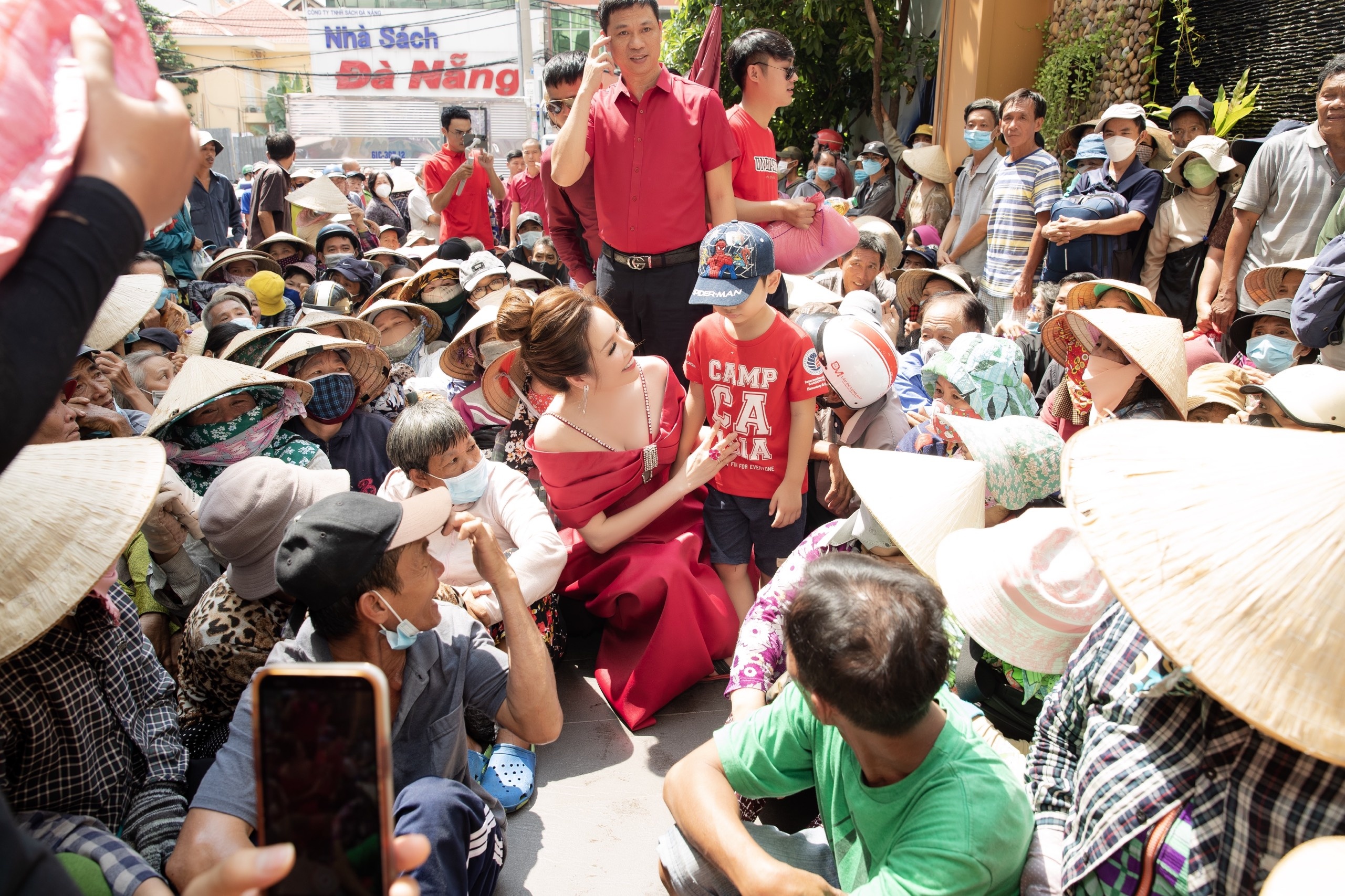 Hoa hau Bui Thi Ha anh 2