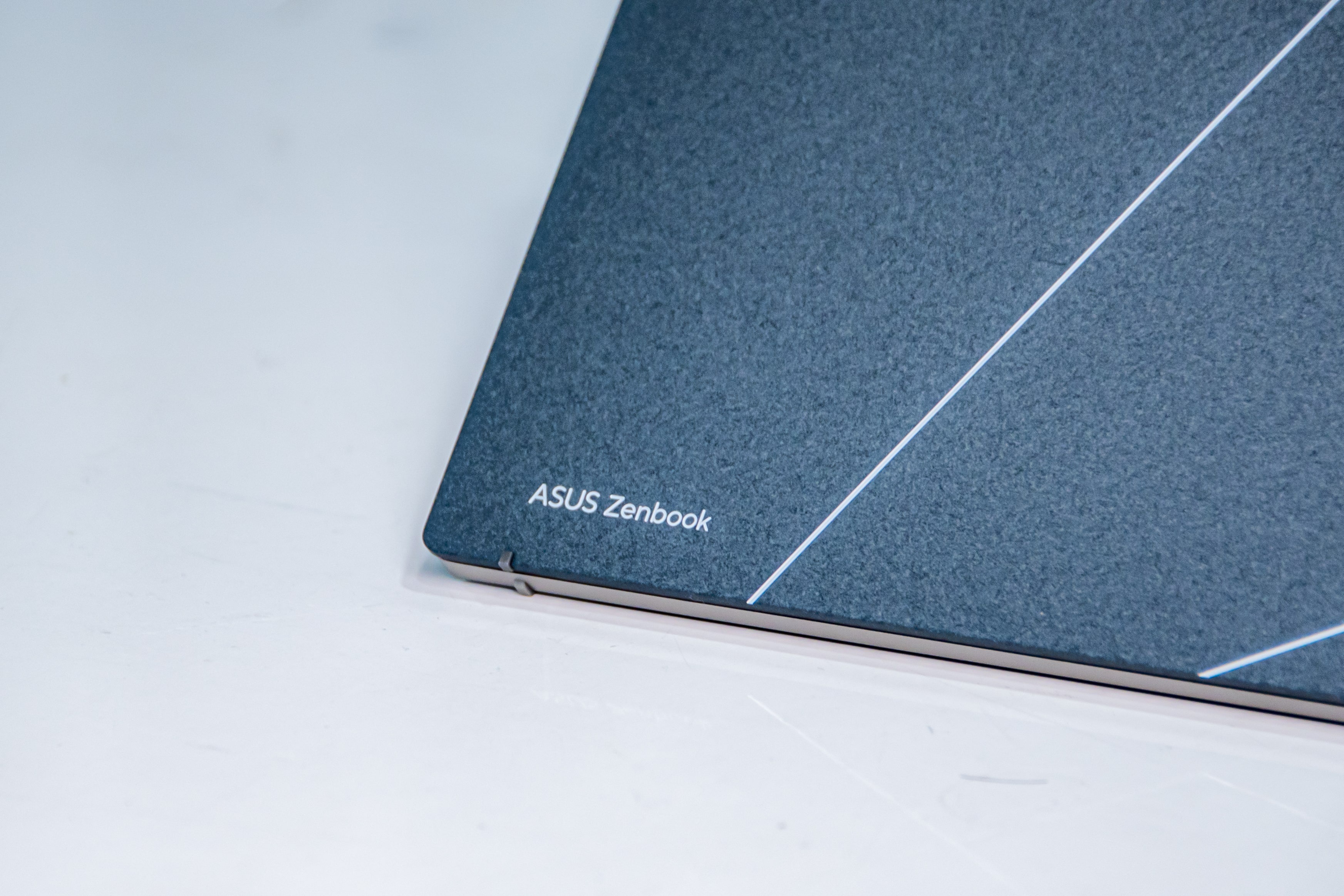 Zenbook S 13 OLED anh 2