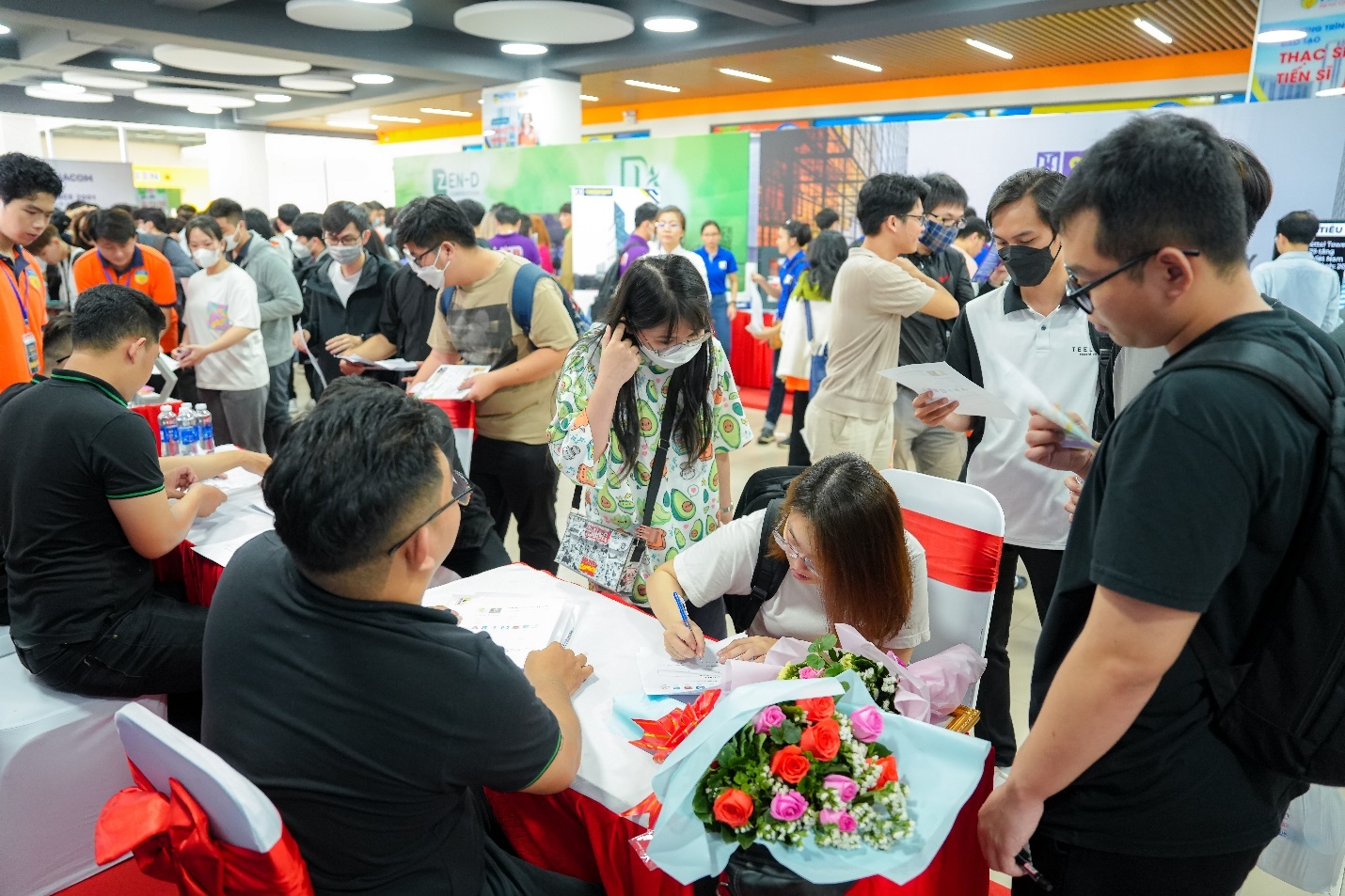 Hutech,  ngay hoi viec lam anh 1