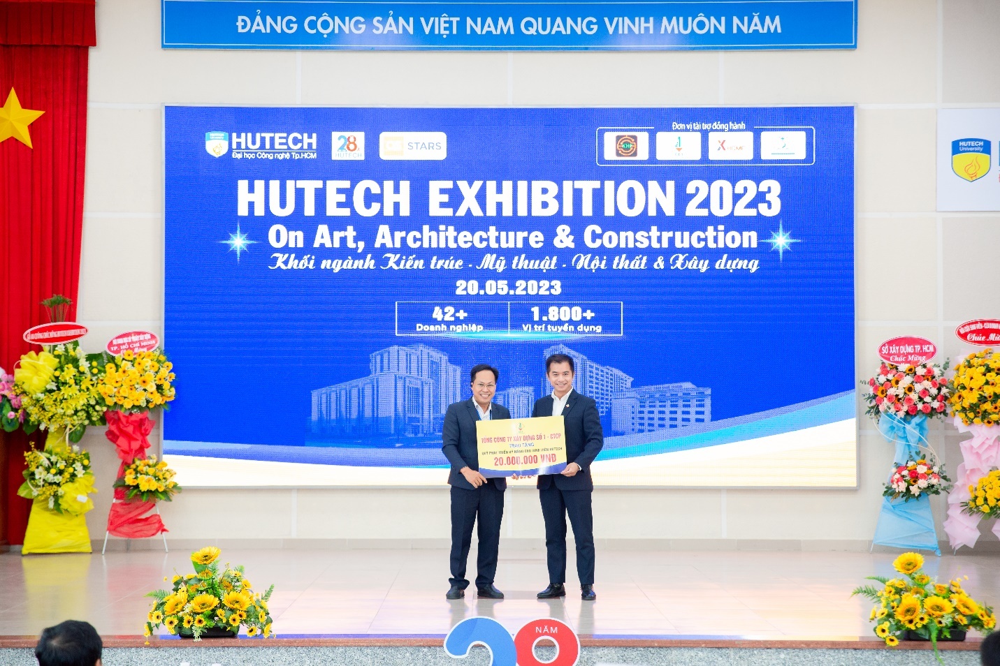 Hutech,  ngay hoi viec lam anh 5