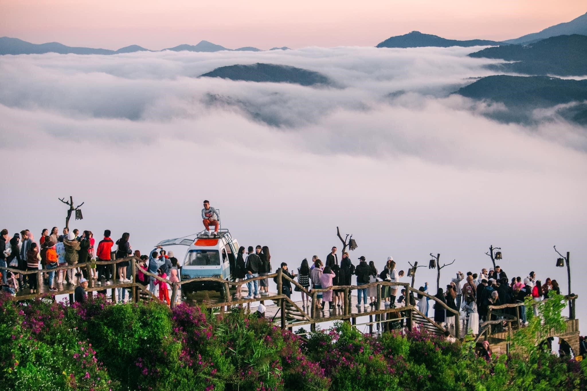 Tu tuc du lich bang oto de 'sang ngam rung thong, chieu tam bien' hinh anh