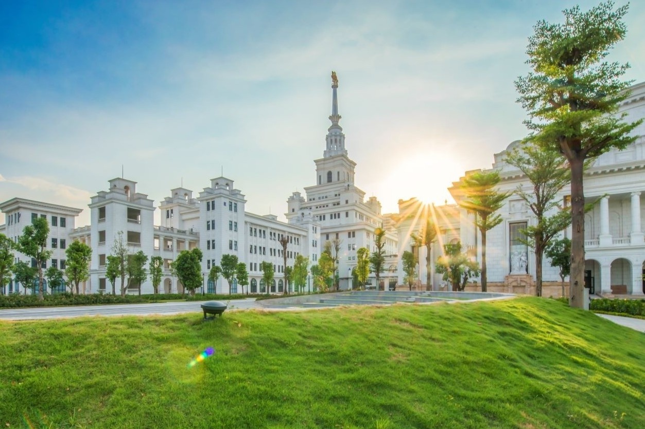 Giao su Dai hoc Cornell bat ngo vi su phat trien cua VinUni hinh anh