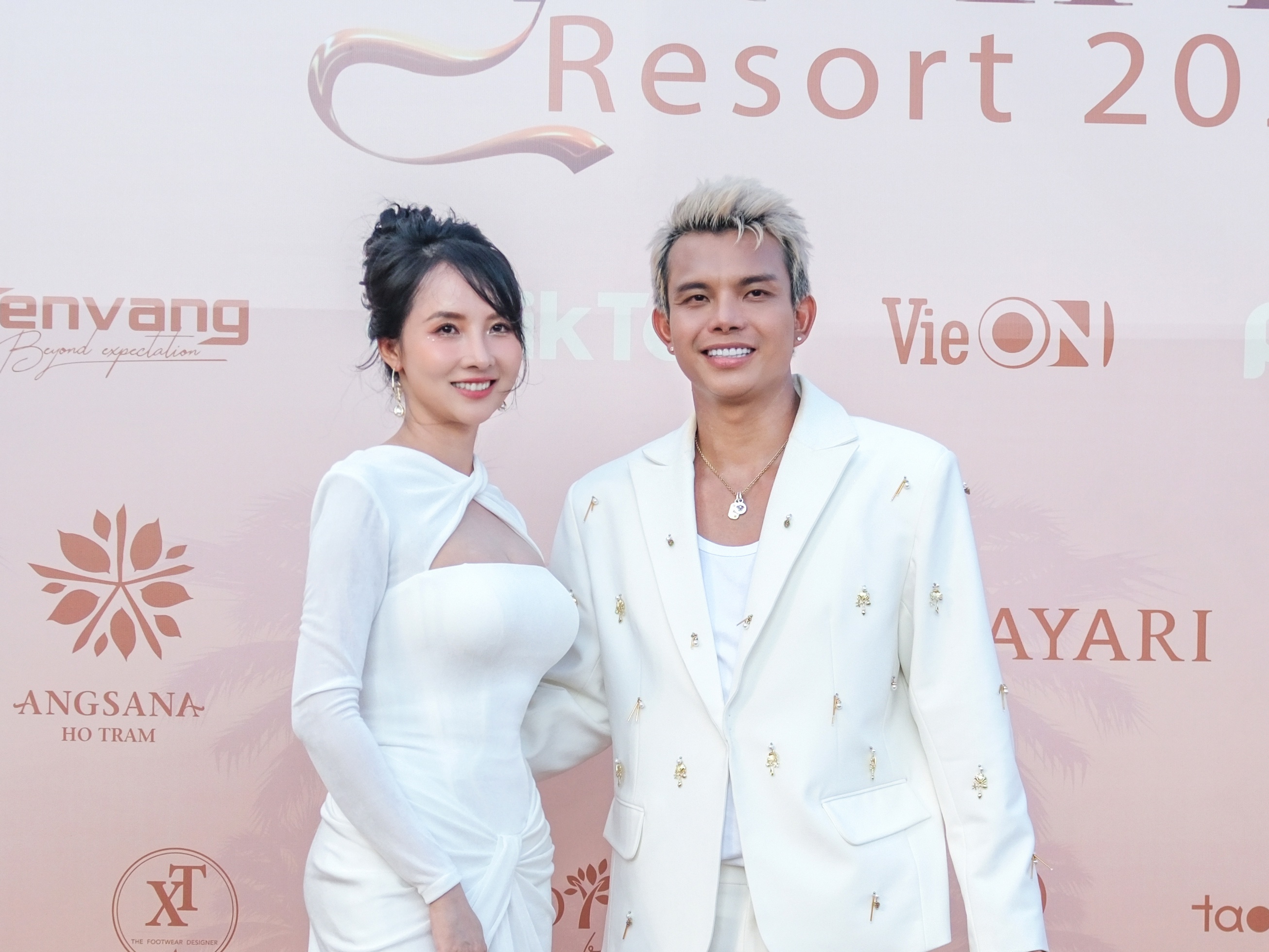 Lucy Nhu Thao tham du show thoi trang cua NTK Do Long hinh anh