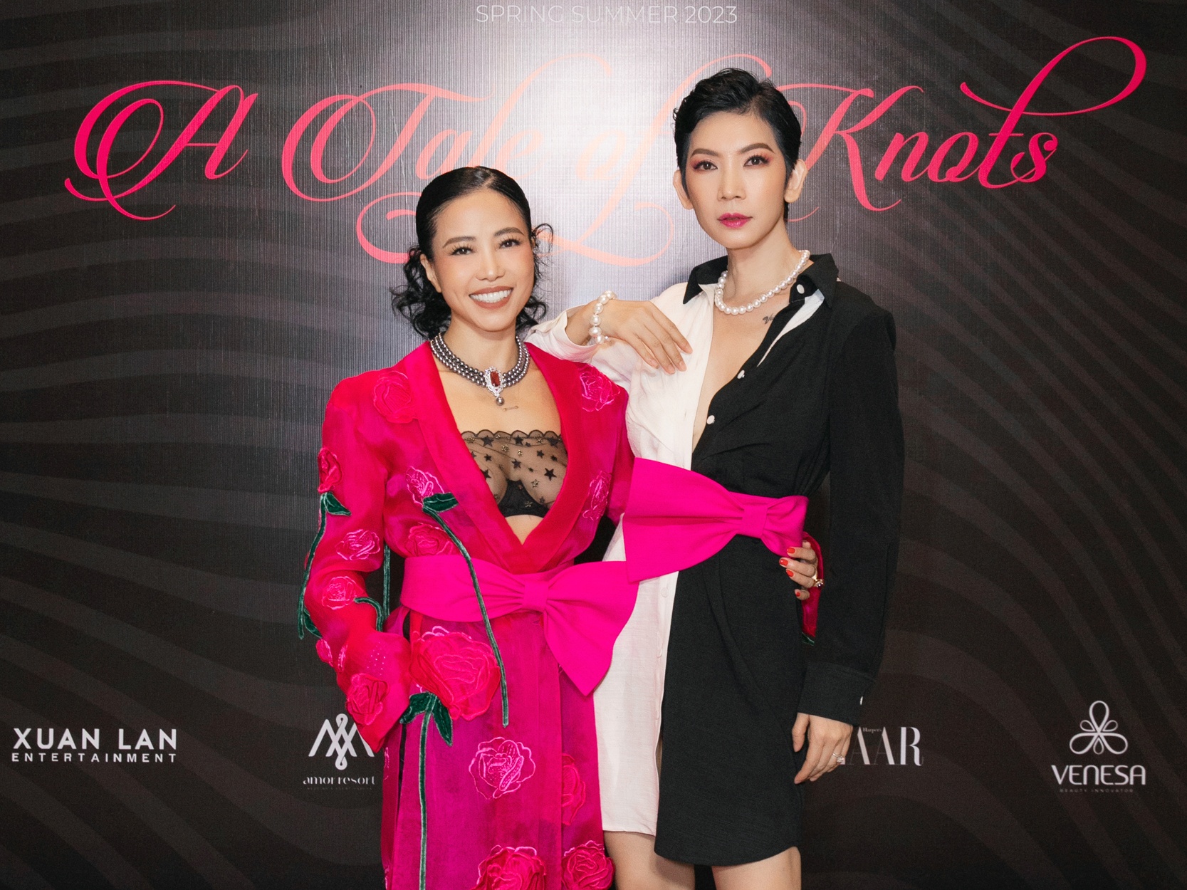 Hinh anh Thi Mau o BST cua NTK Ha Linh Thu ket hop Venesa Viet Nam hinh anh