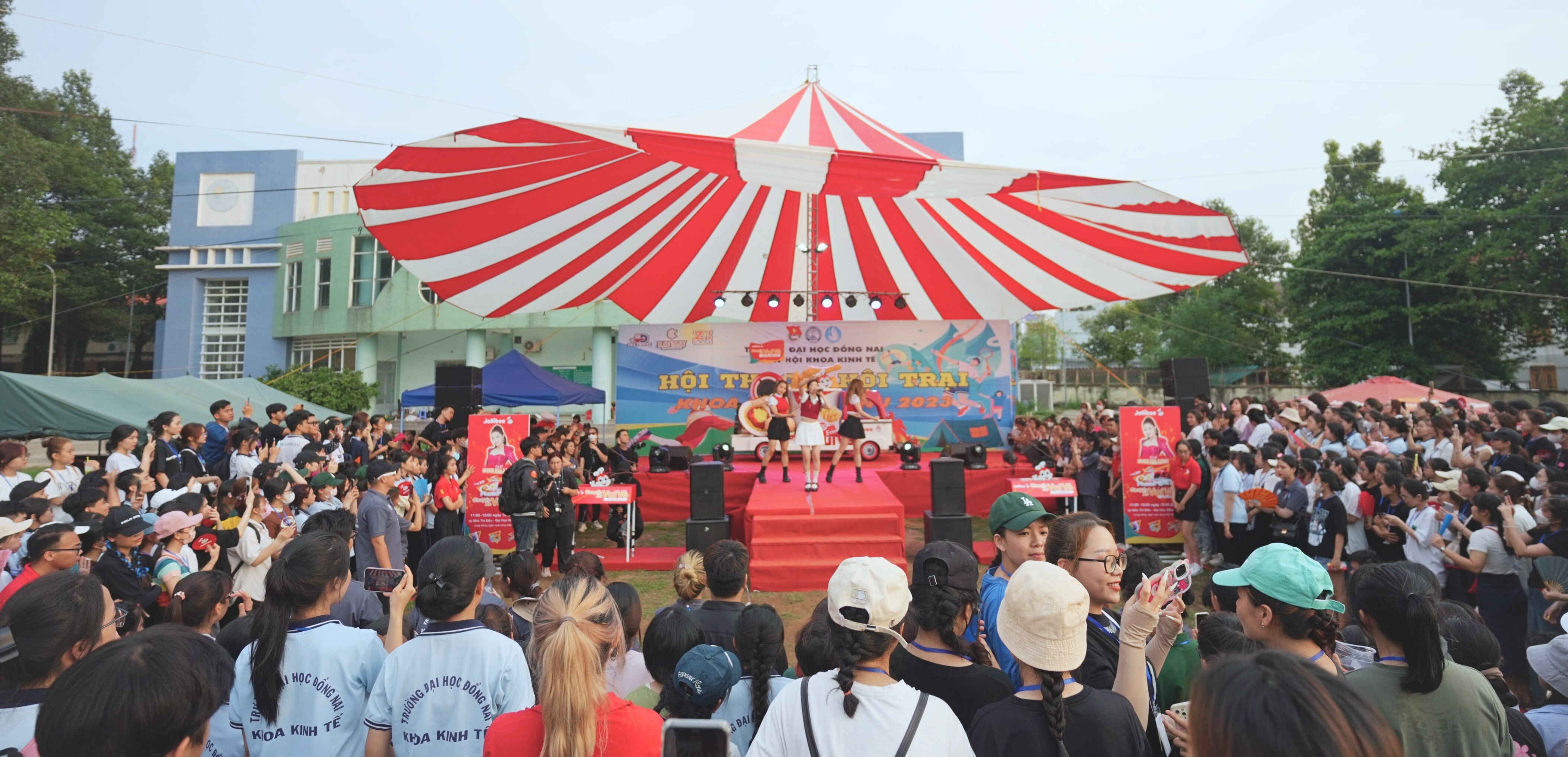 Jollibee,  Chuyen xe vui ve anh 4