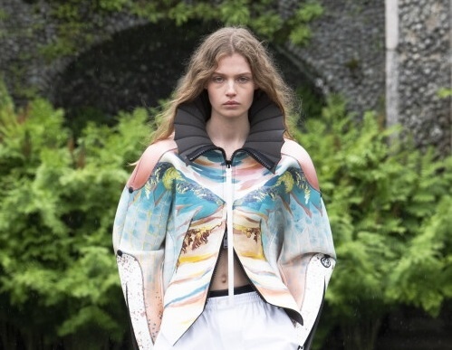 Louis Vuitton Cruise 2024 - chuyen phieu du cua nhung ‘nang tien ca’ hinh anh