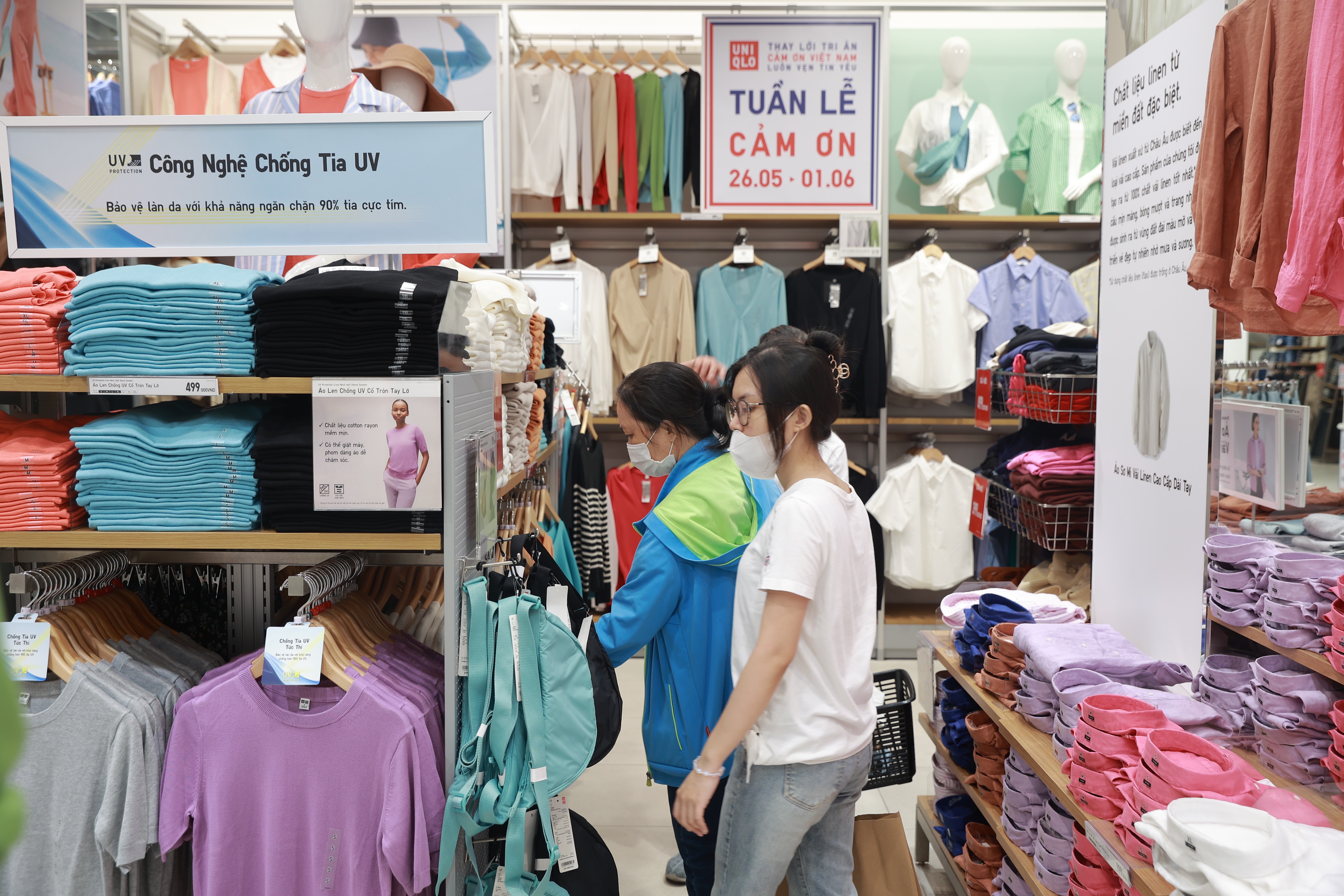 Uniqlo giam gia anh 8