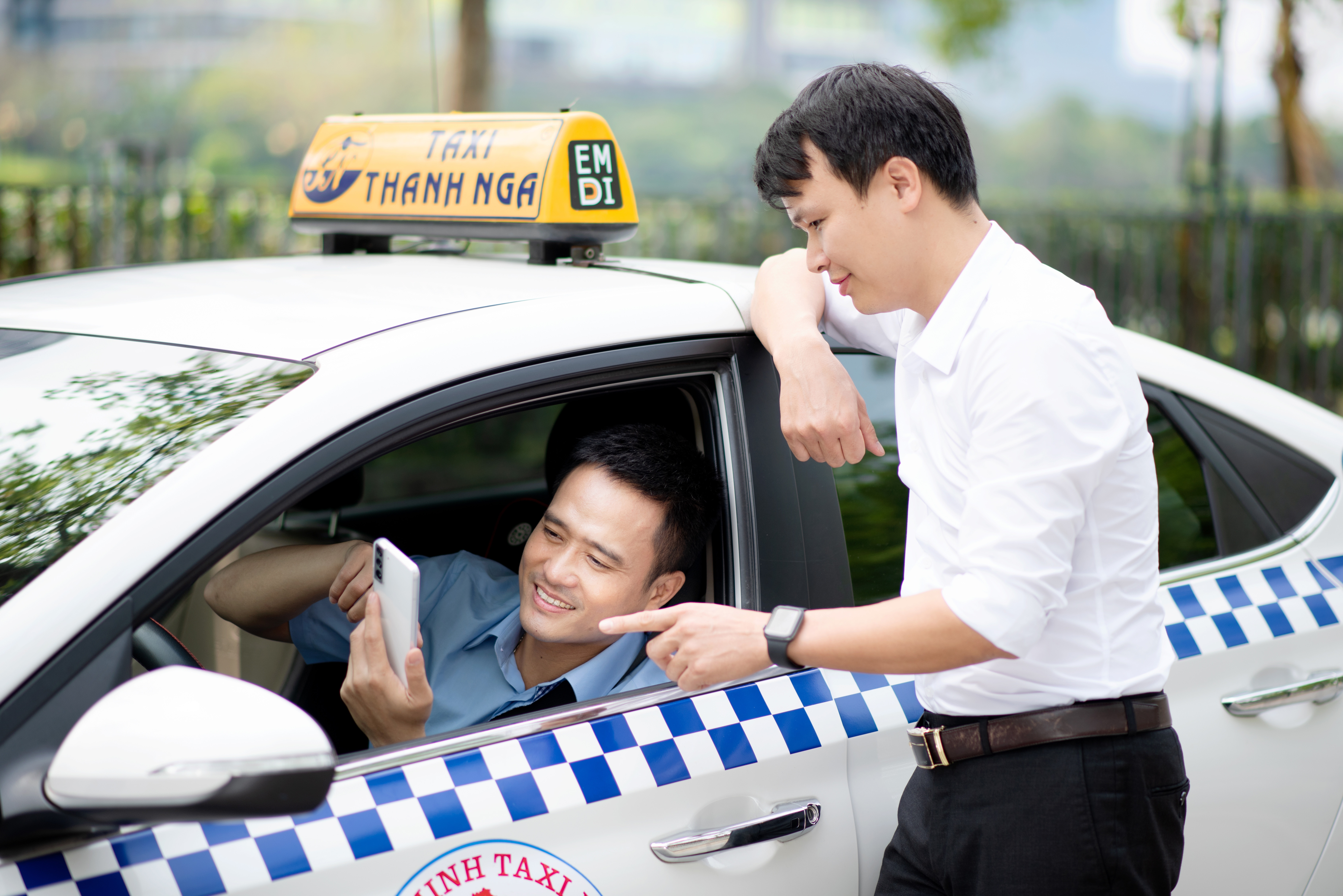 Tiet kiem chi phi nho goi taxi tren ung dung ngan hang va vi VNPAY hinh anh