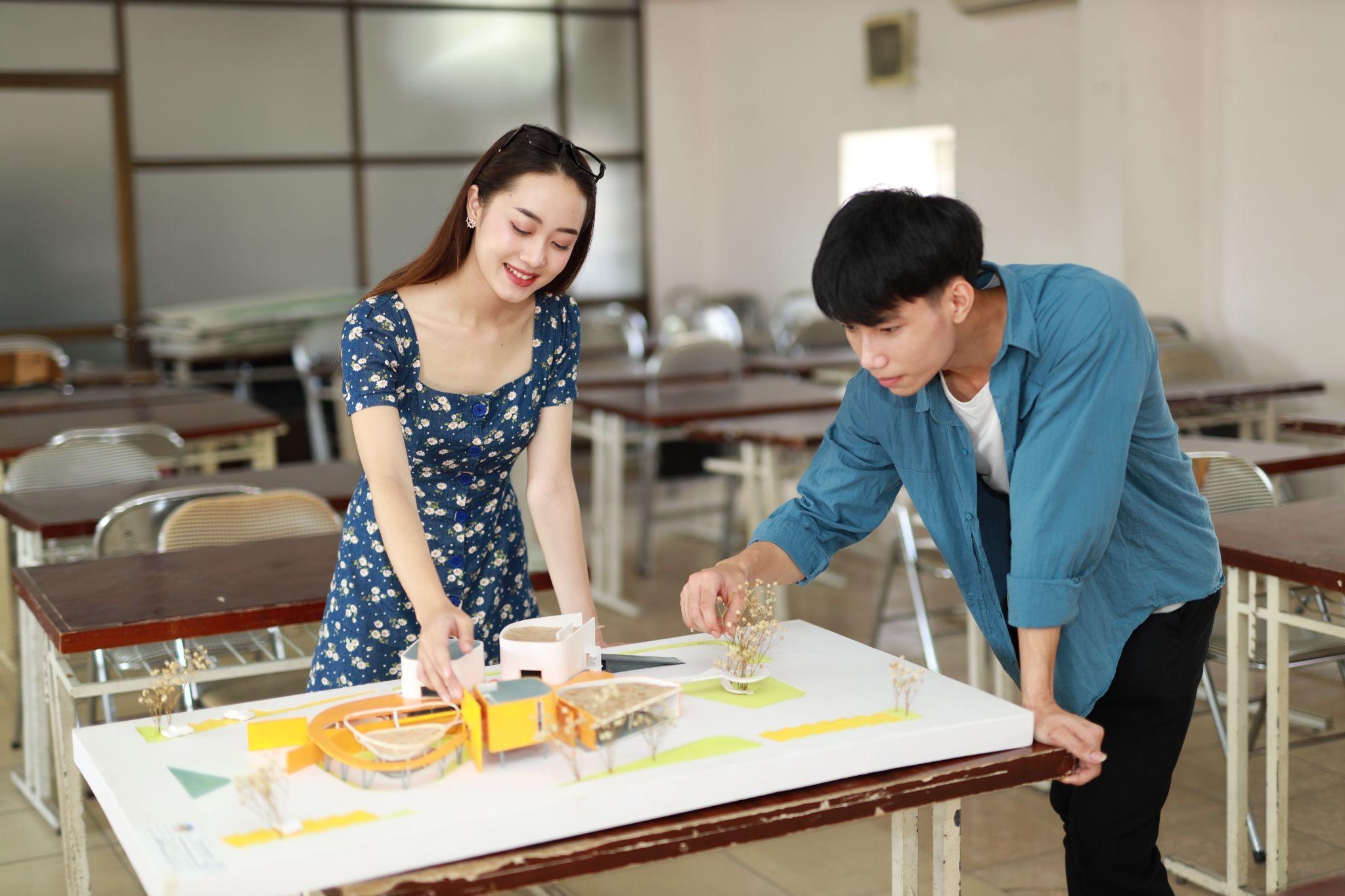 DH Phuong Dong,  nganh kien truc anh 3