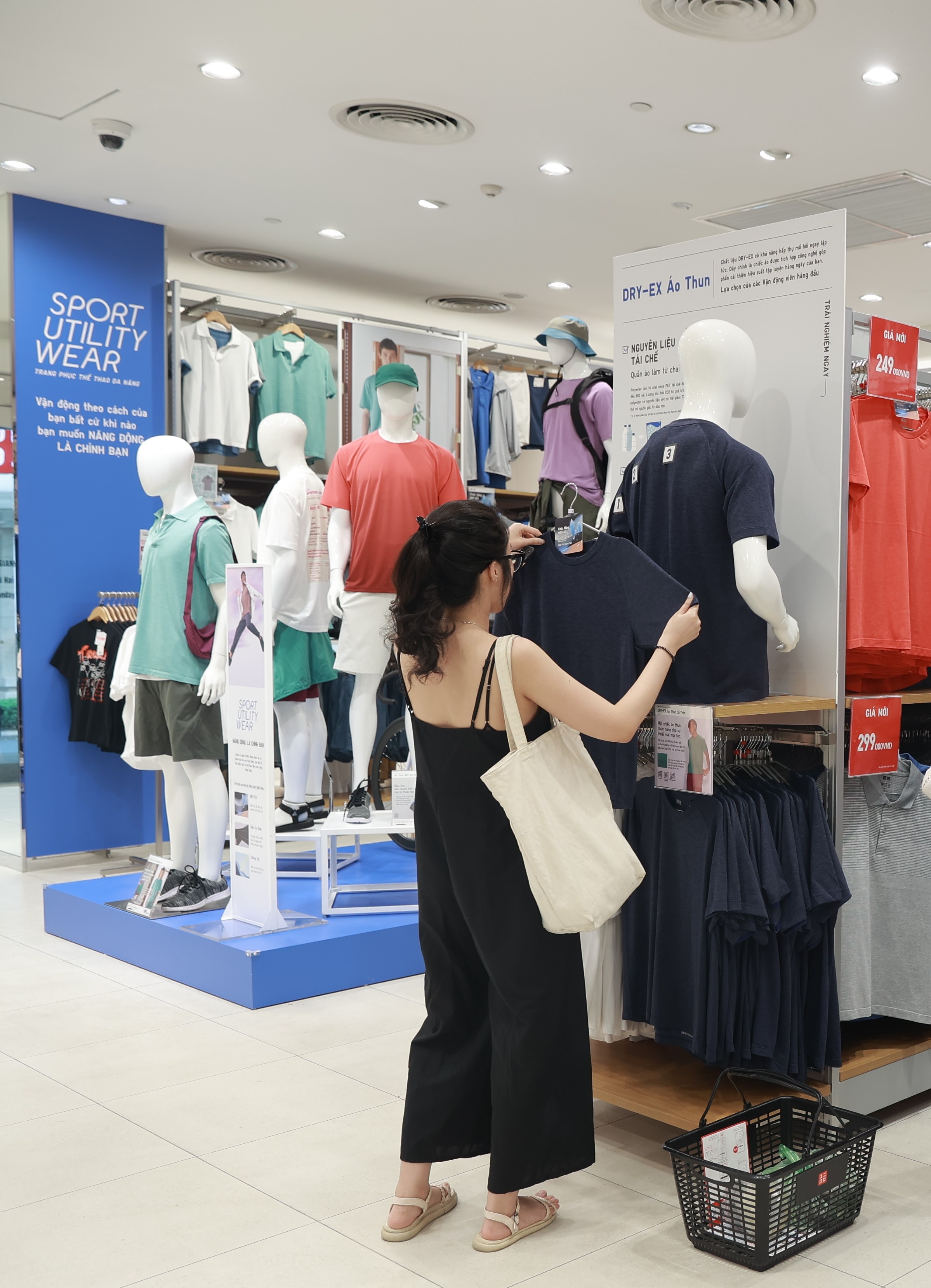 Uniqlo,  Nhat Ban anh 9