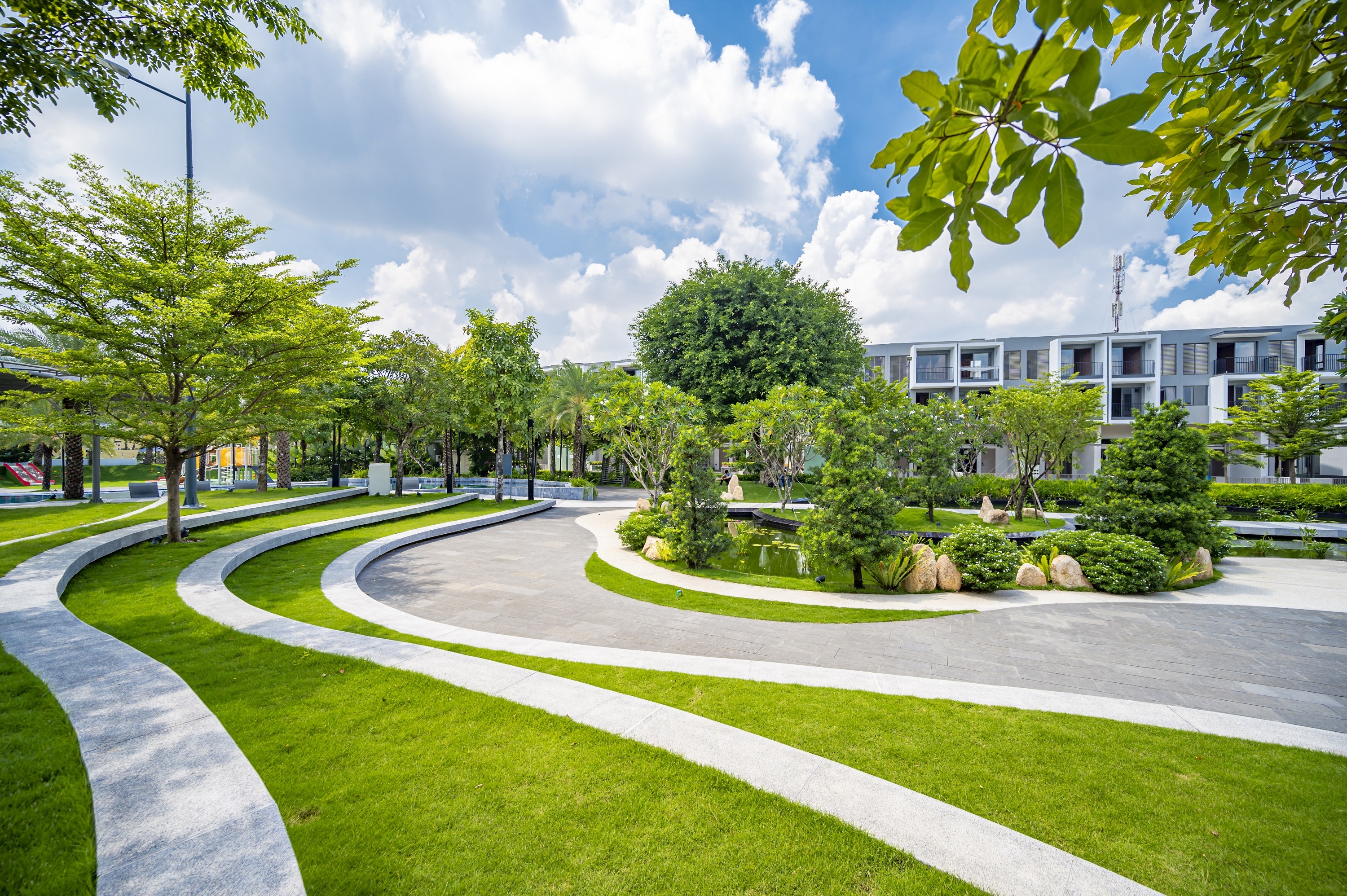 The Standard,  An Gia anh 1