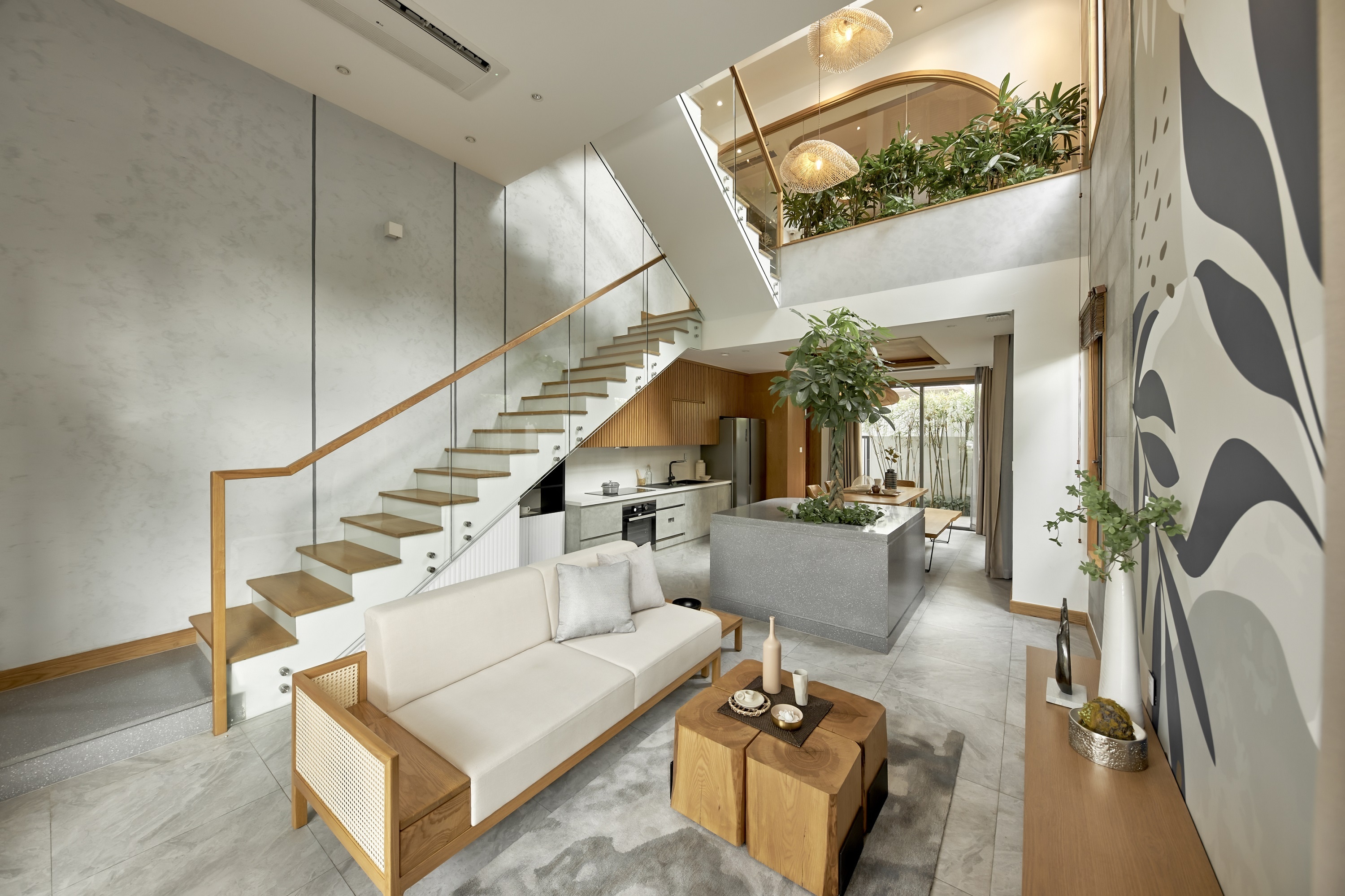 The Standard,  An Gia anh 3